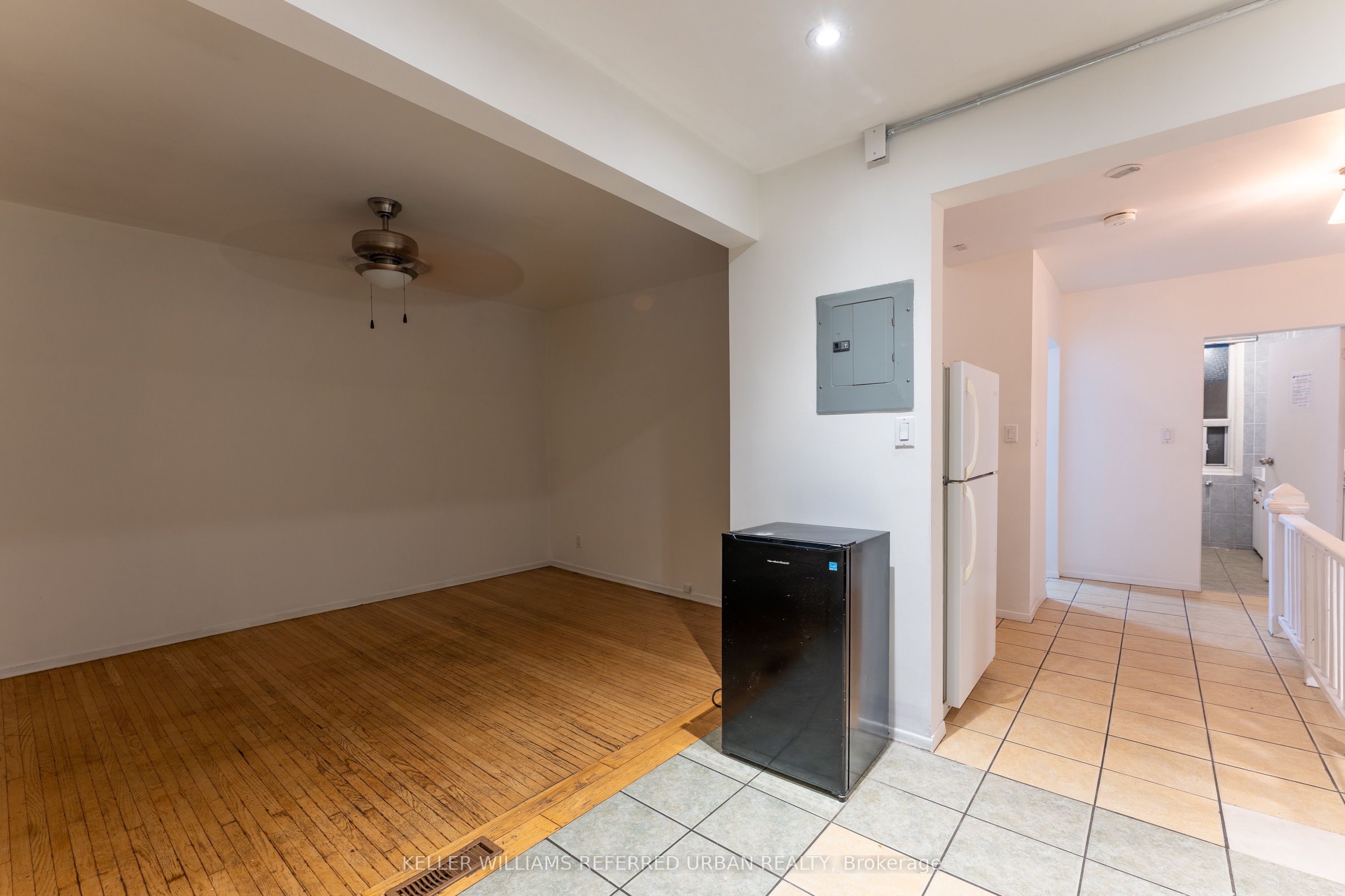 716 Lansdowne Avenue Upper Property Photo 3