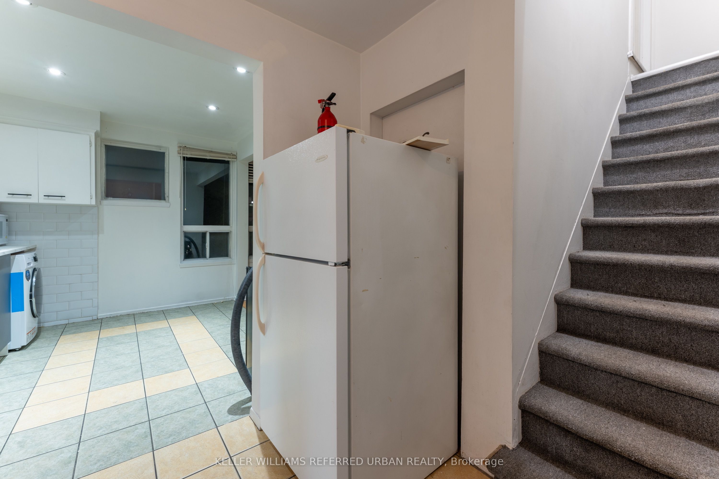 716 Lansdowne Avenue Upper Property Photo 4