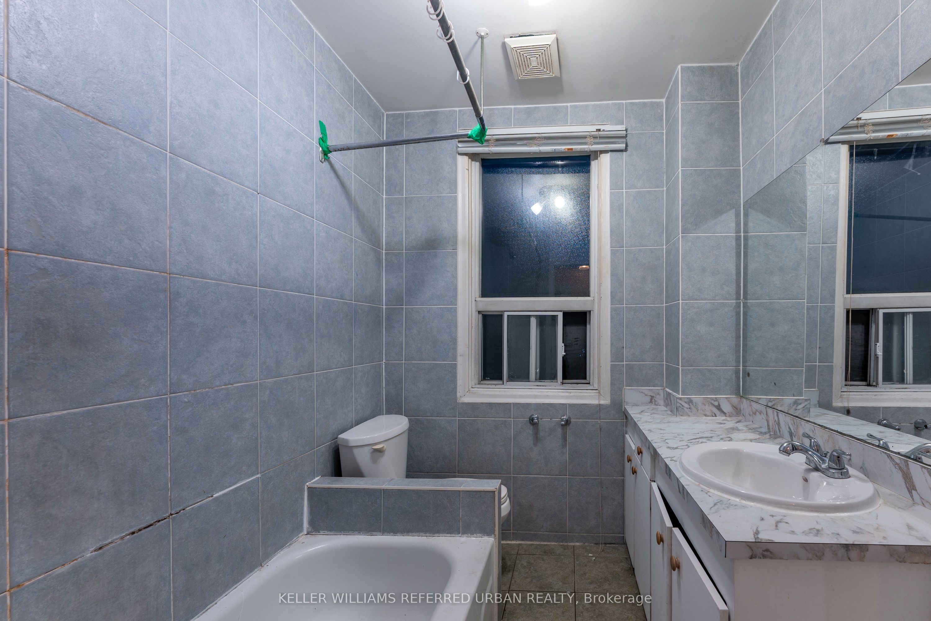 716 Lansdowne Avenue Upper Property Photo 5