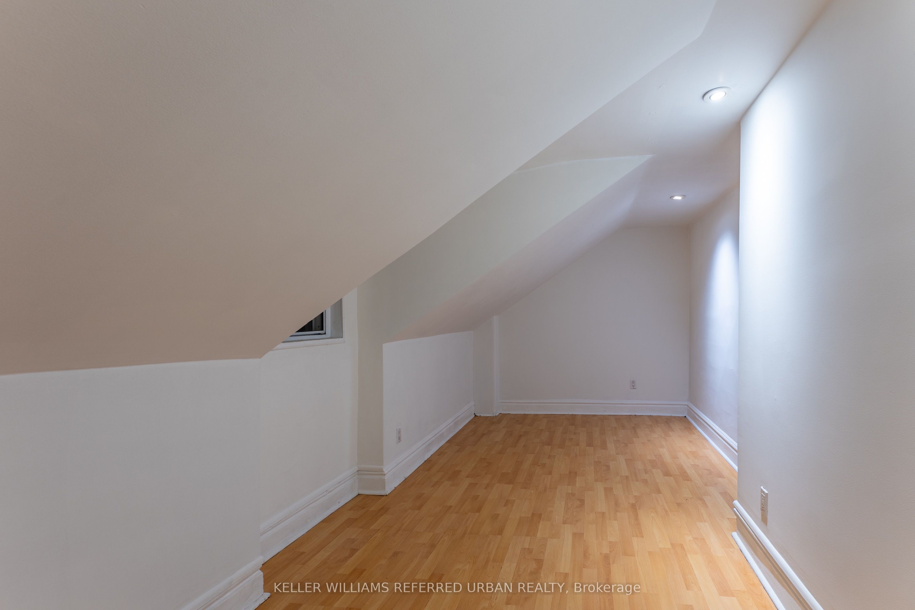 716 Lansdowne Avenue Upper Property Photo 7