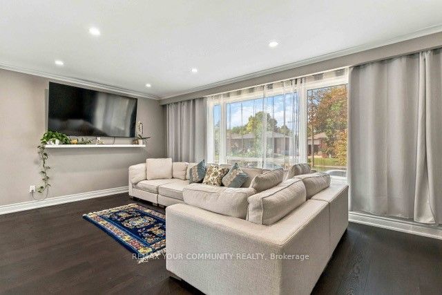 2 Munhall Road Property Photo 8