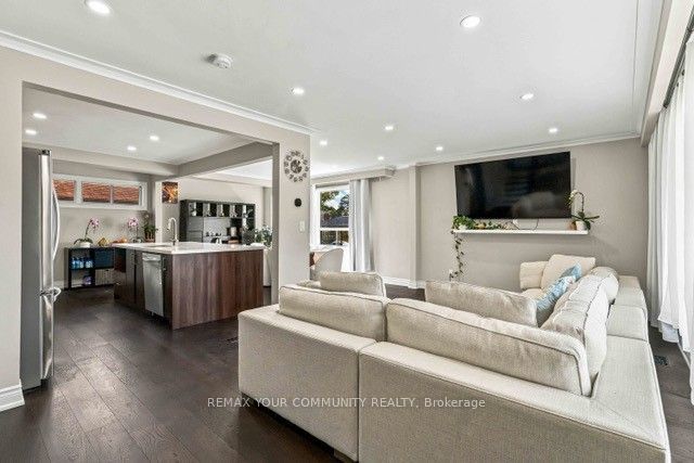 2 Munhall Road Property Photo 9