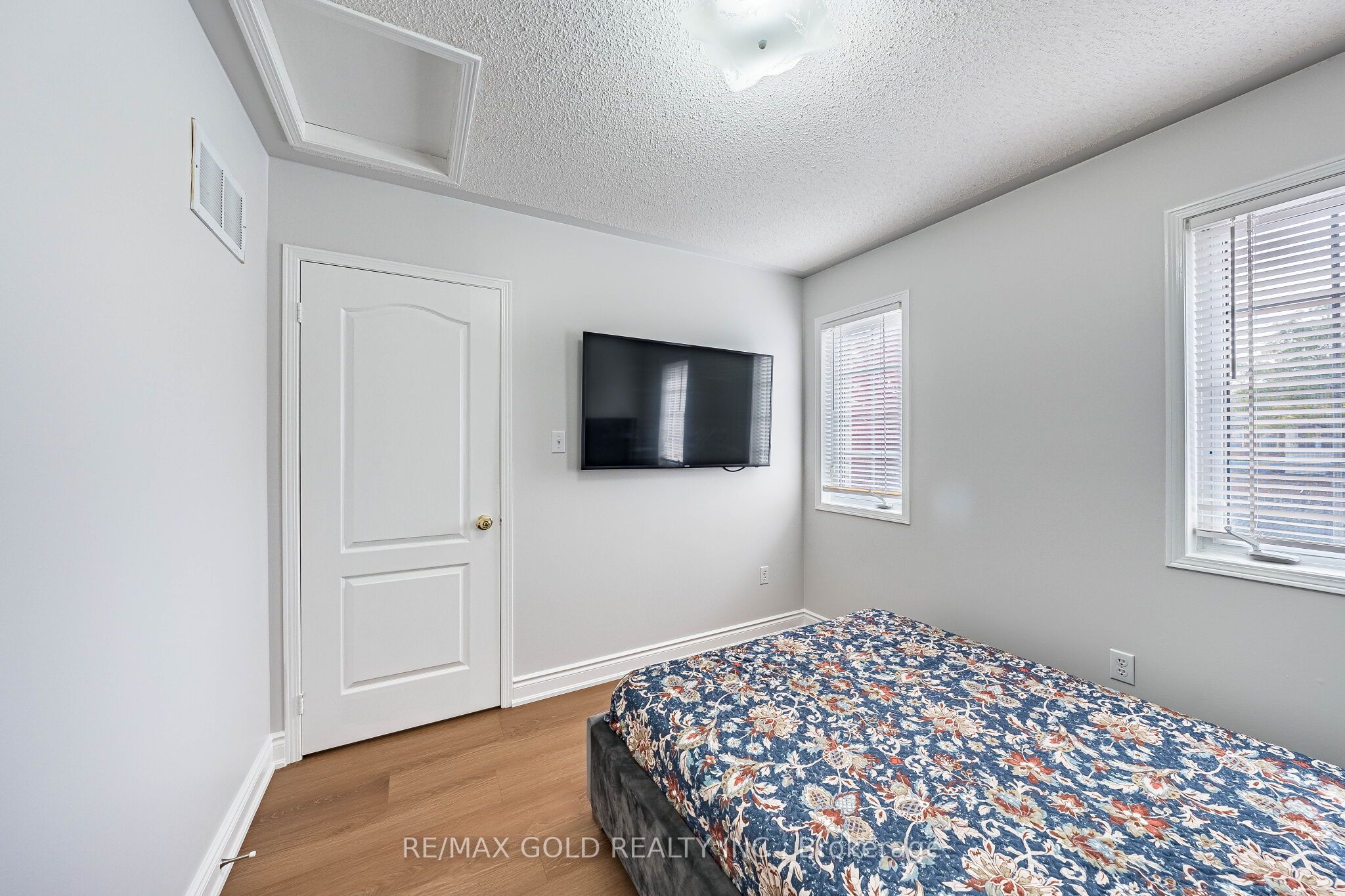 21 Edenvalley Road Property Photo 27