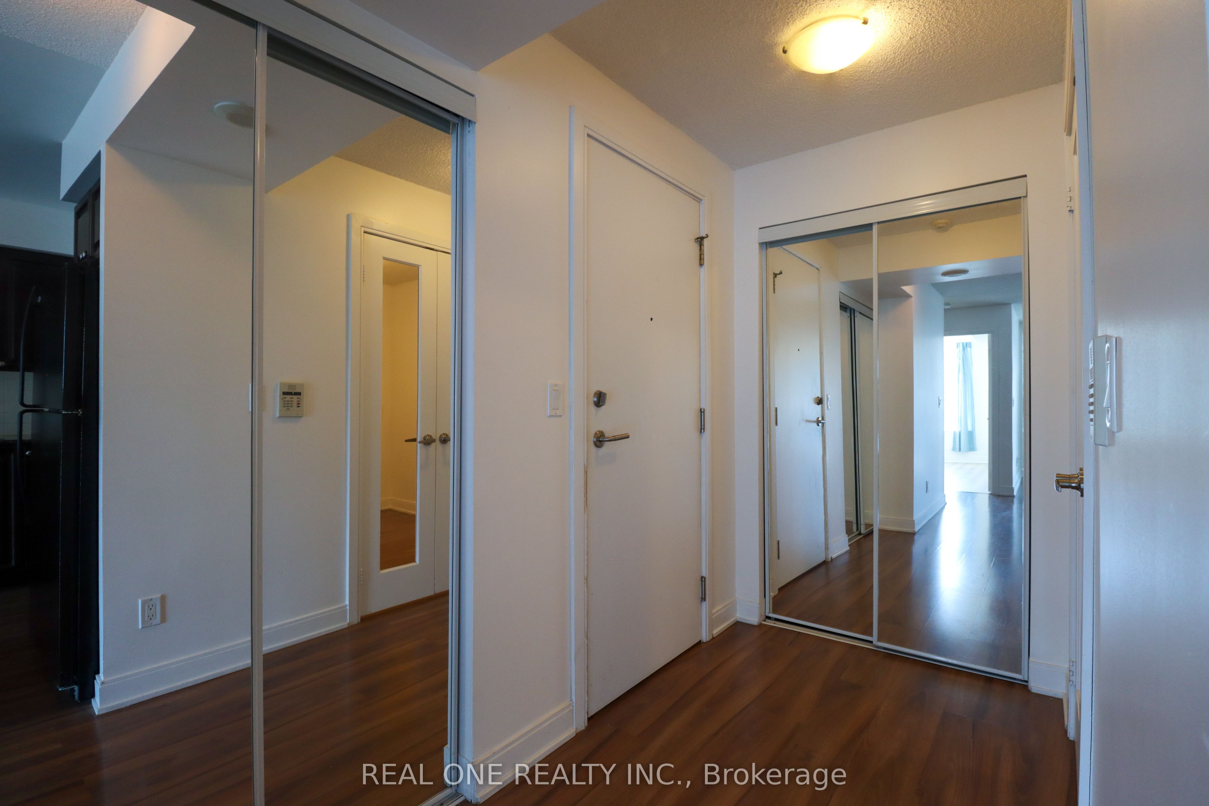 330 Burnhamthorpe Road W 801 Property Photo 5