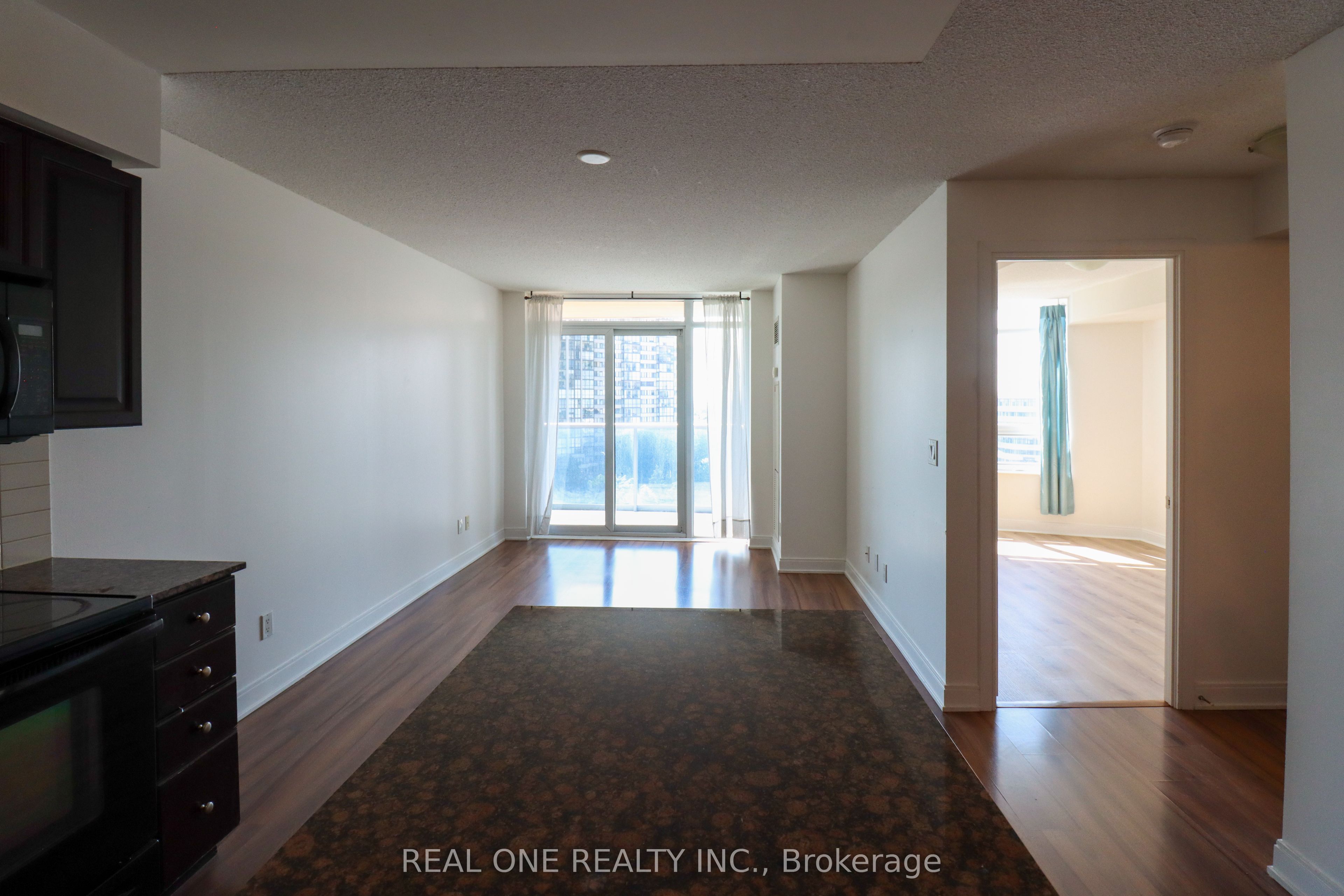 330 Burnhamthorpe Road W 801 Property Photo 7