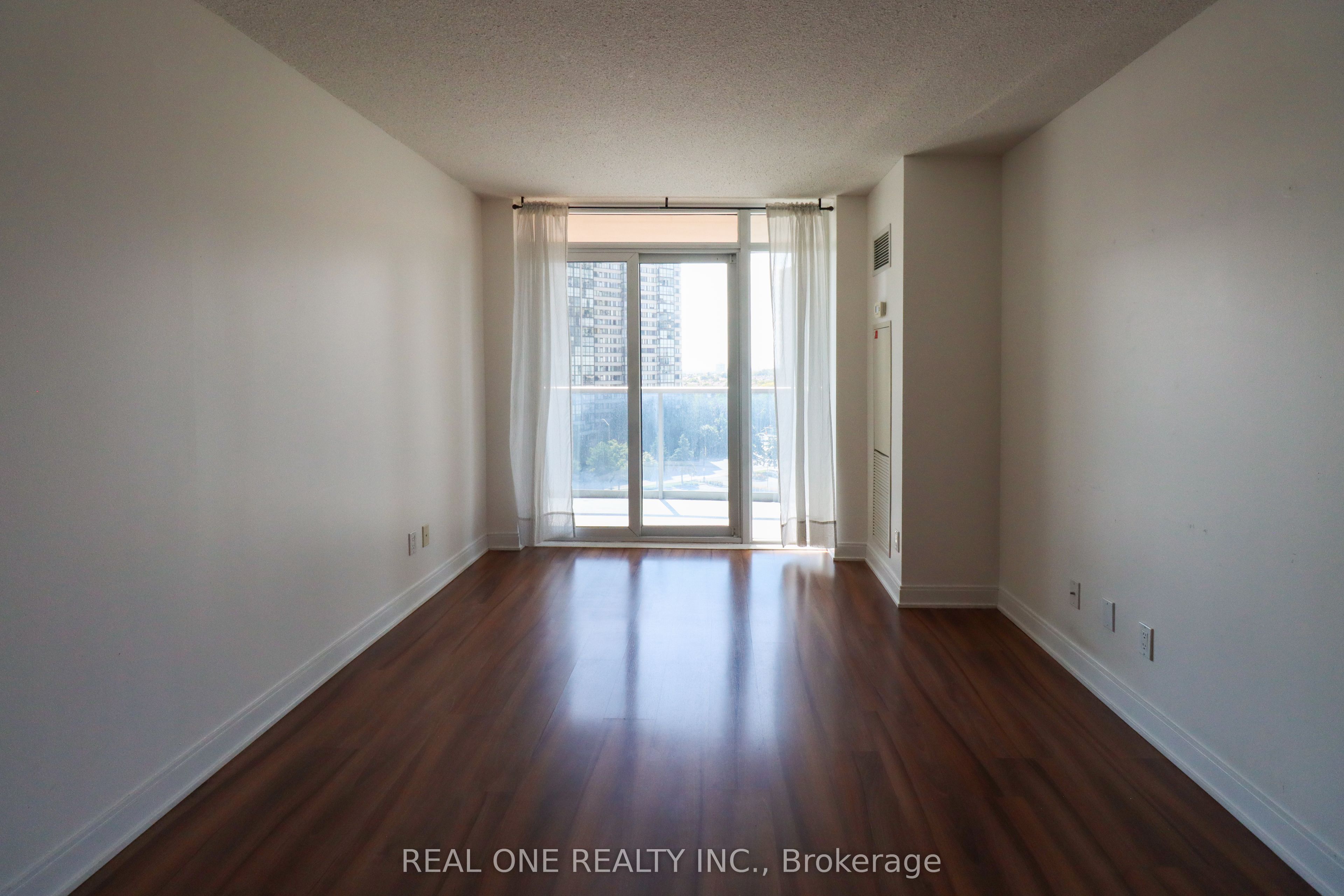 330 Burnhamthorpe Road W 801 Property Photo 8