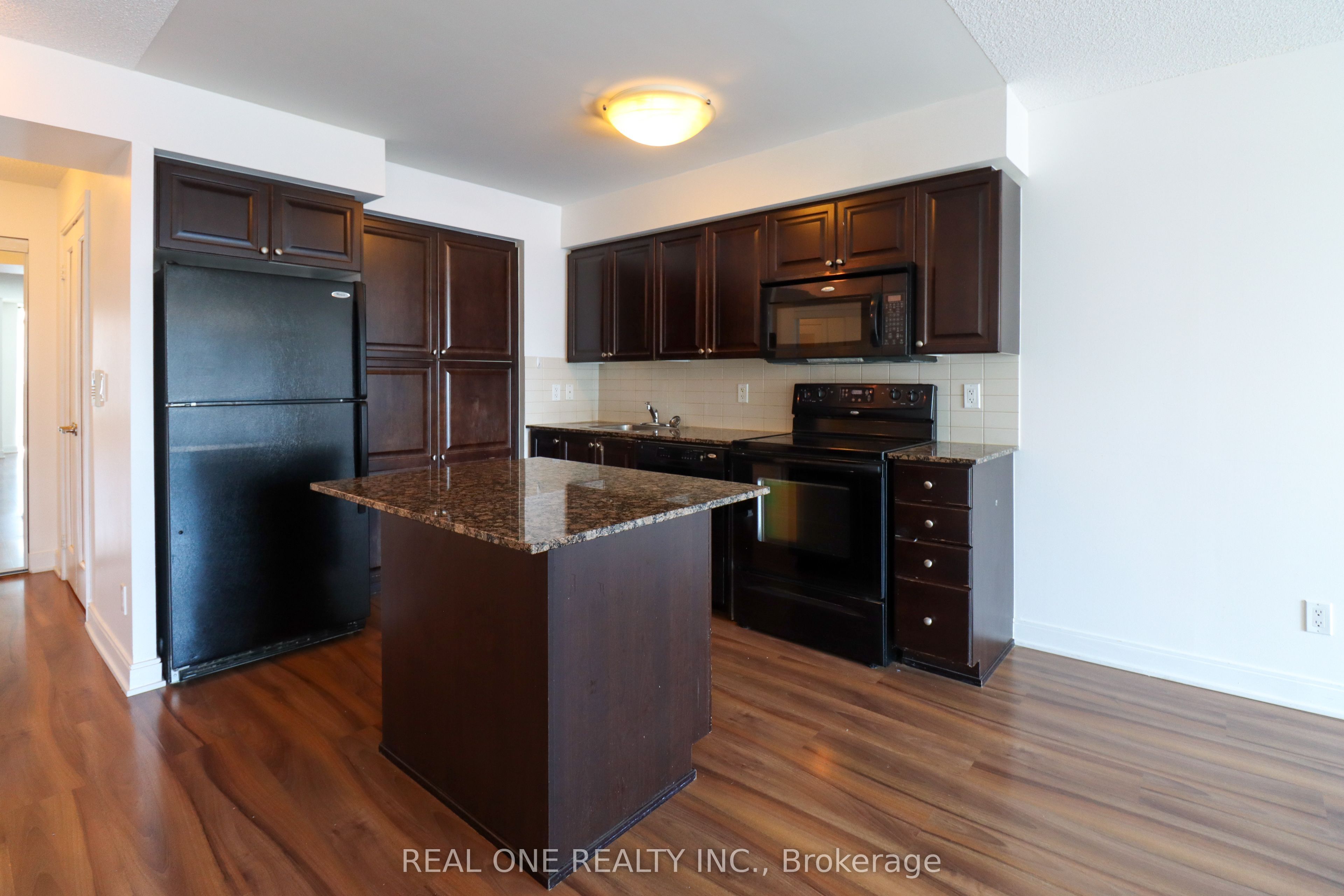 330 Burnhamthorpe Road W 801 Property Photo 10