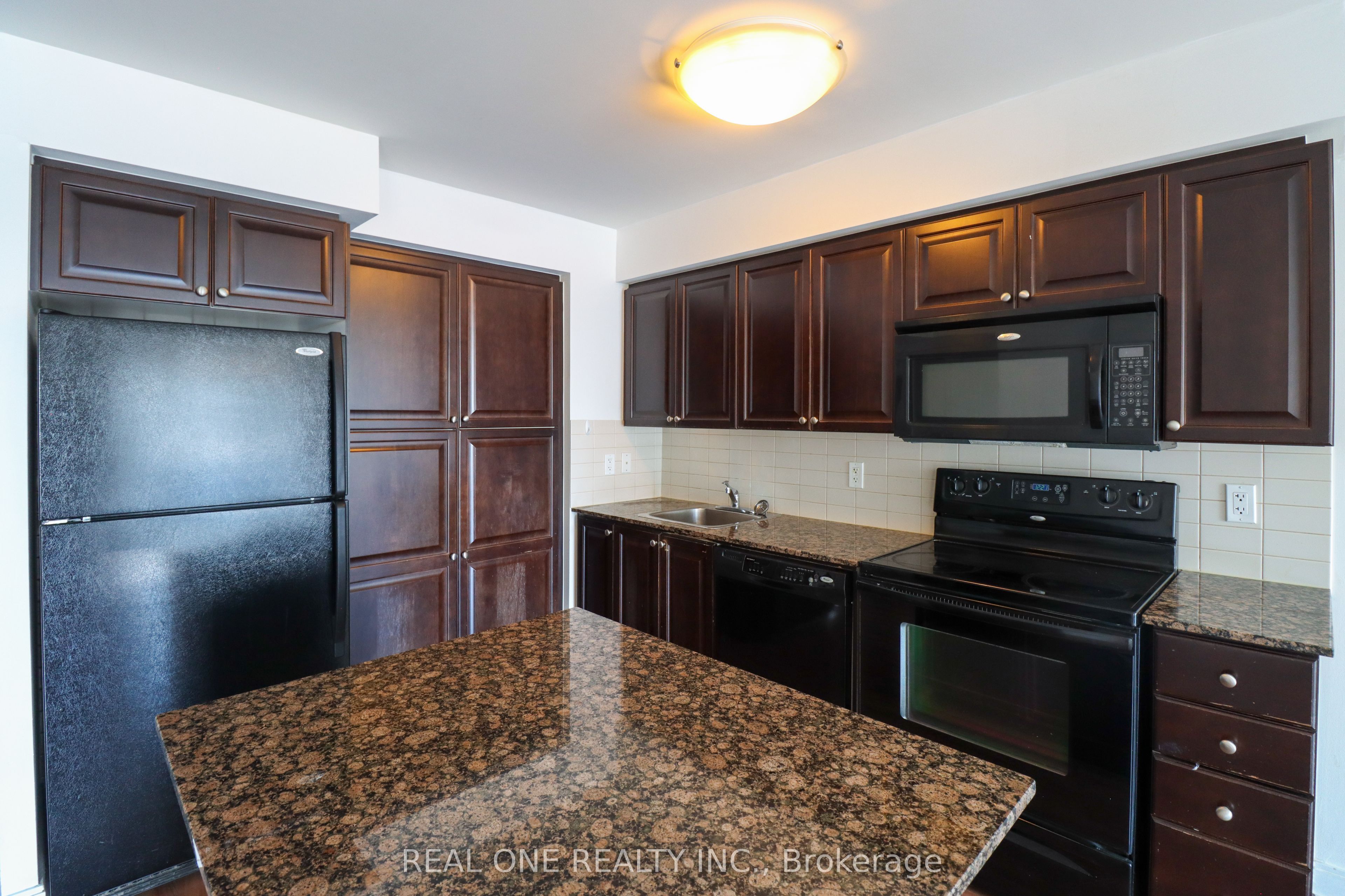 330 Burnhamthorpe Road W 801 Property Photo 11