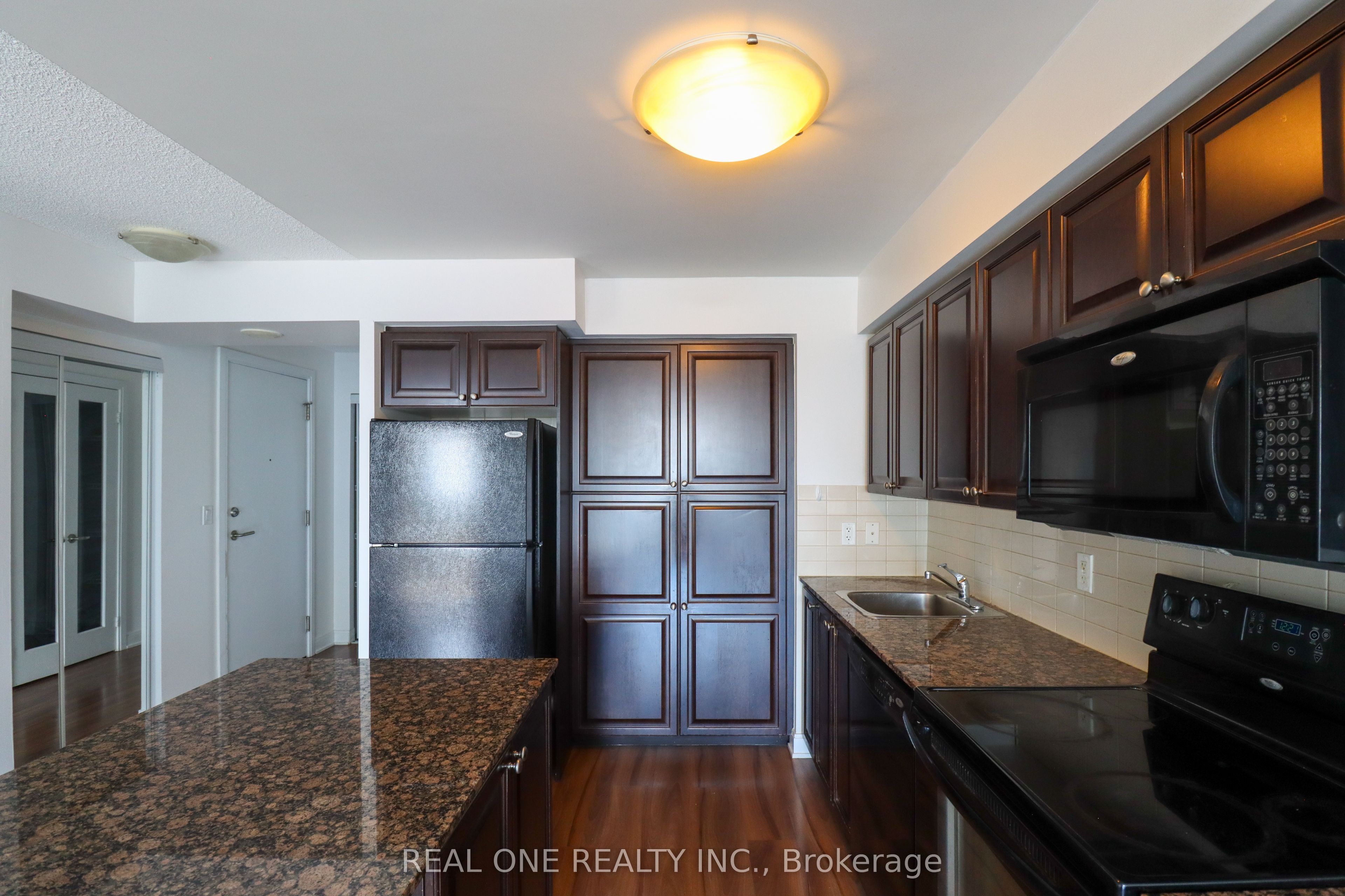 330 Burnhamthorpe Road W 801 Property Photo 12