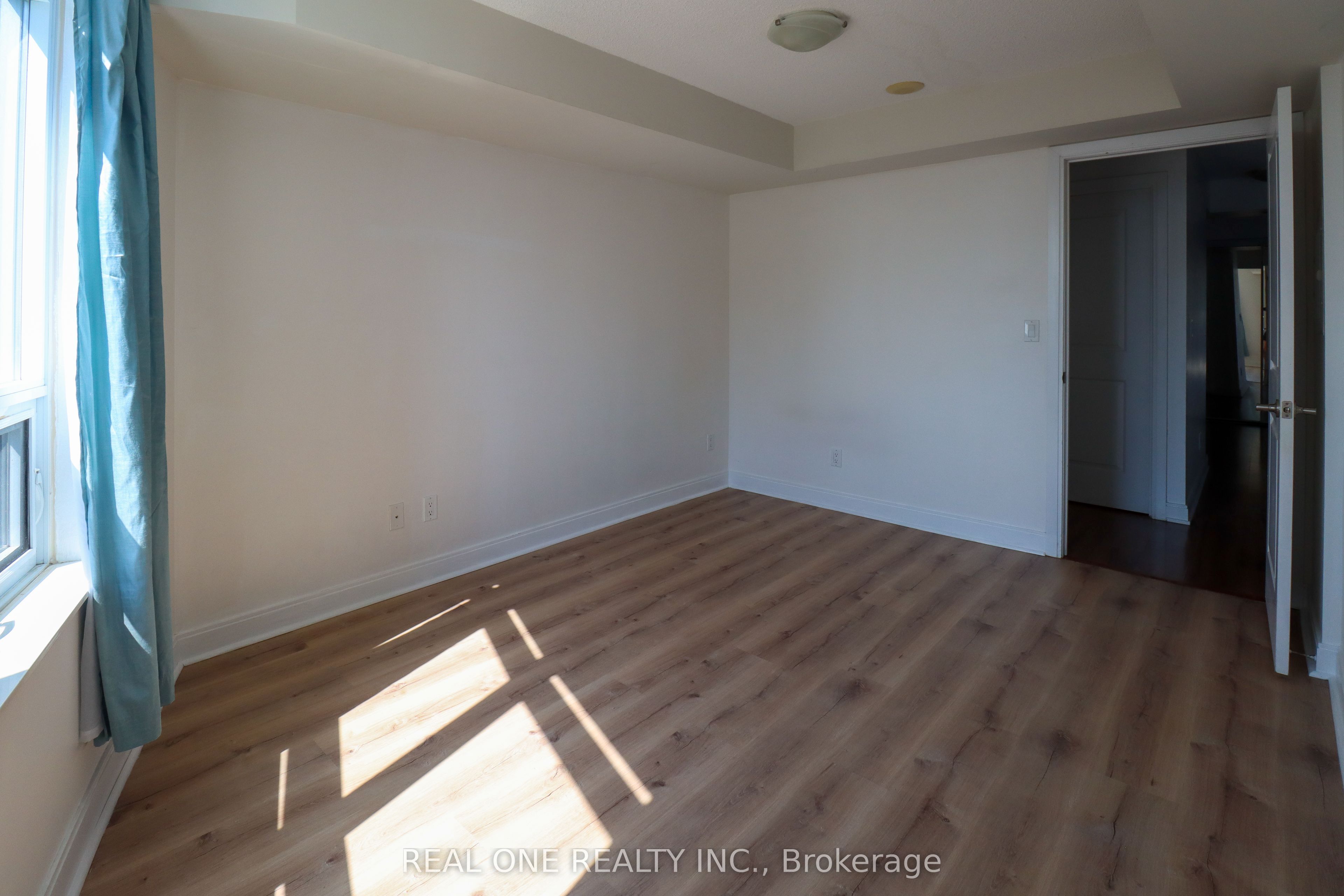 330 Burnhamthorpe Road W 801 Property Photo 15