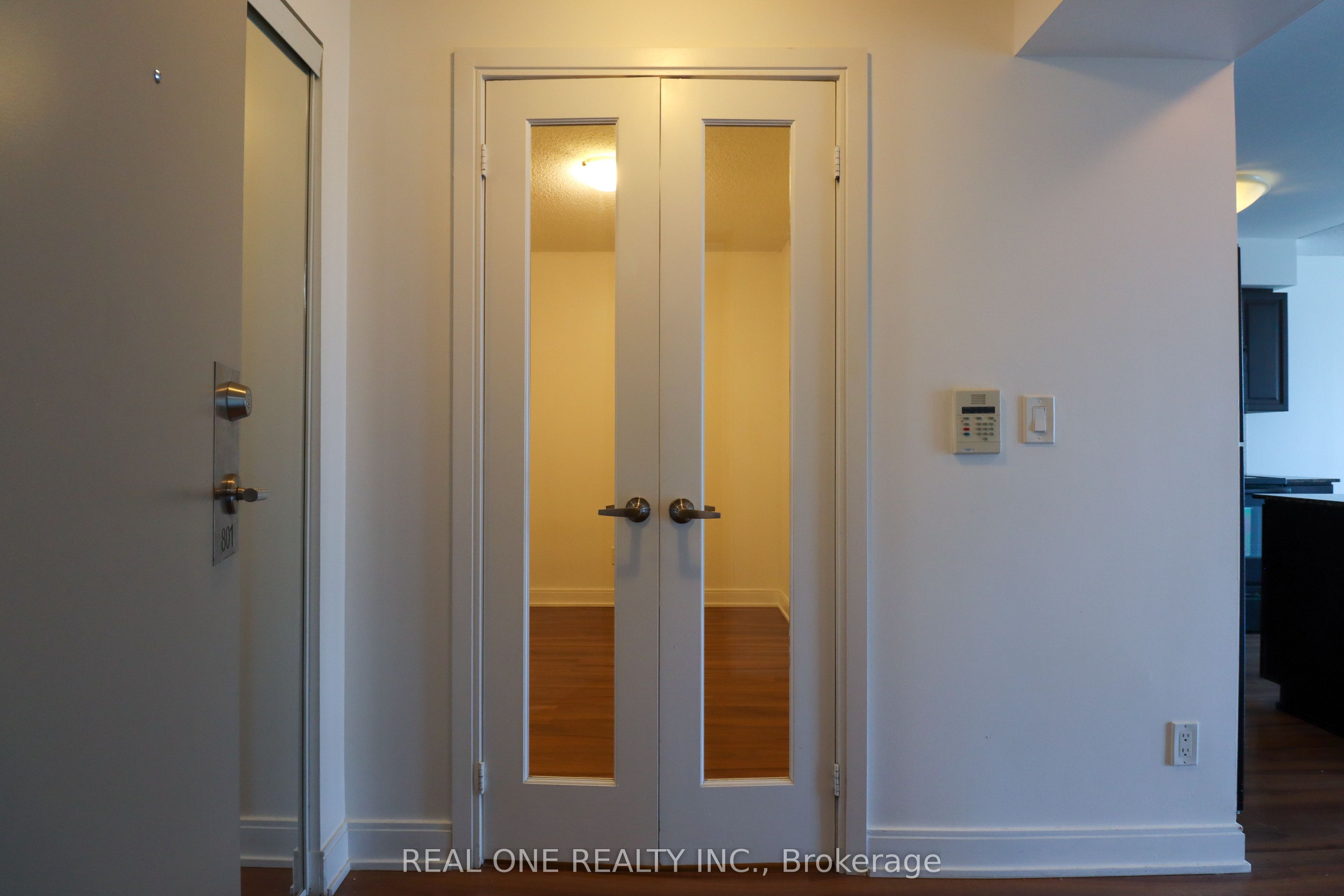 330 Burnhamthorpe Road W 801 Property Photo 16