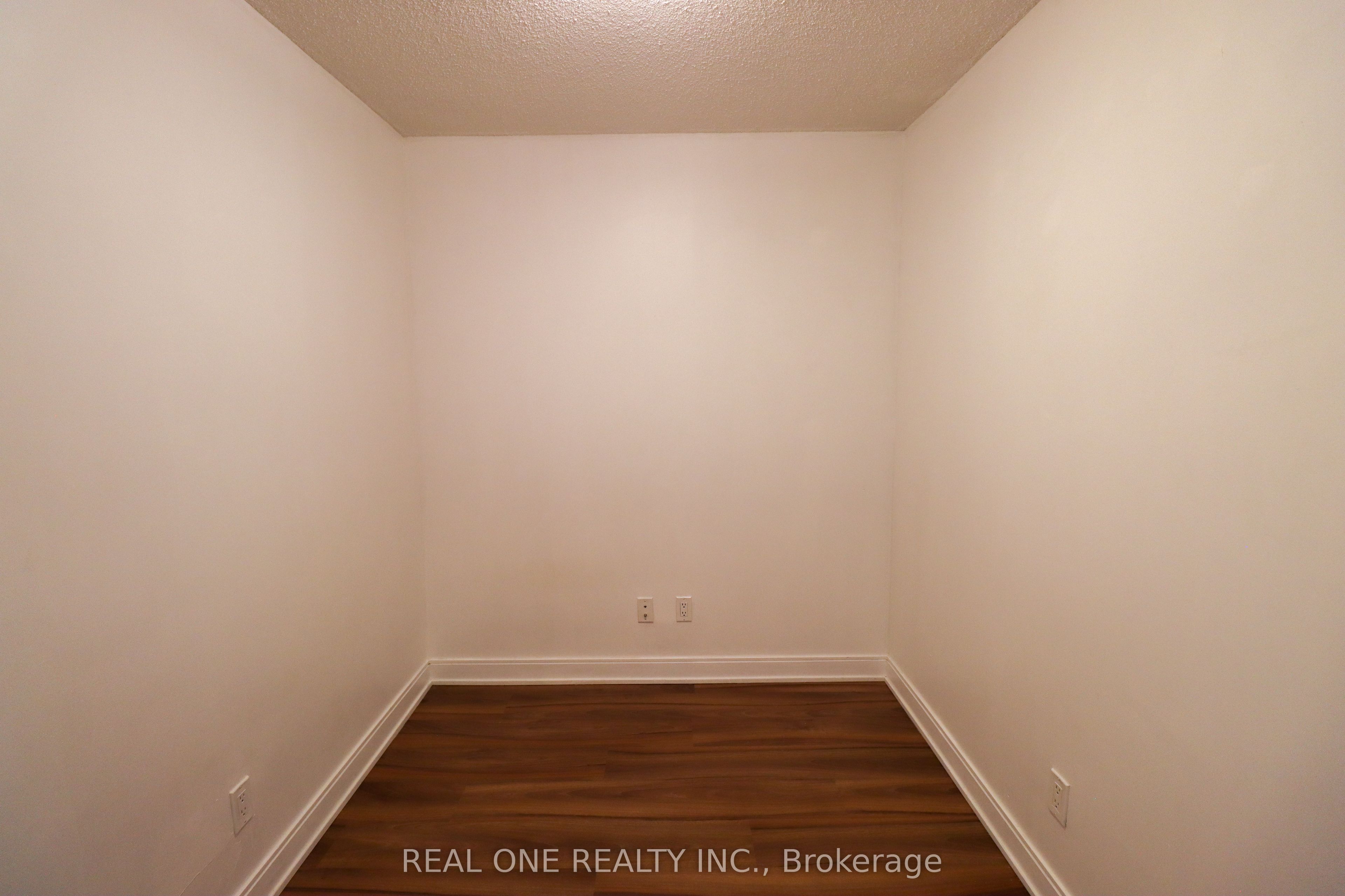 330 Burnhamthorpe Road W 801 Property Photo 17