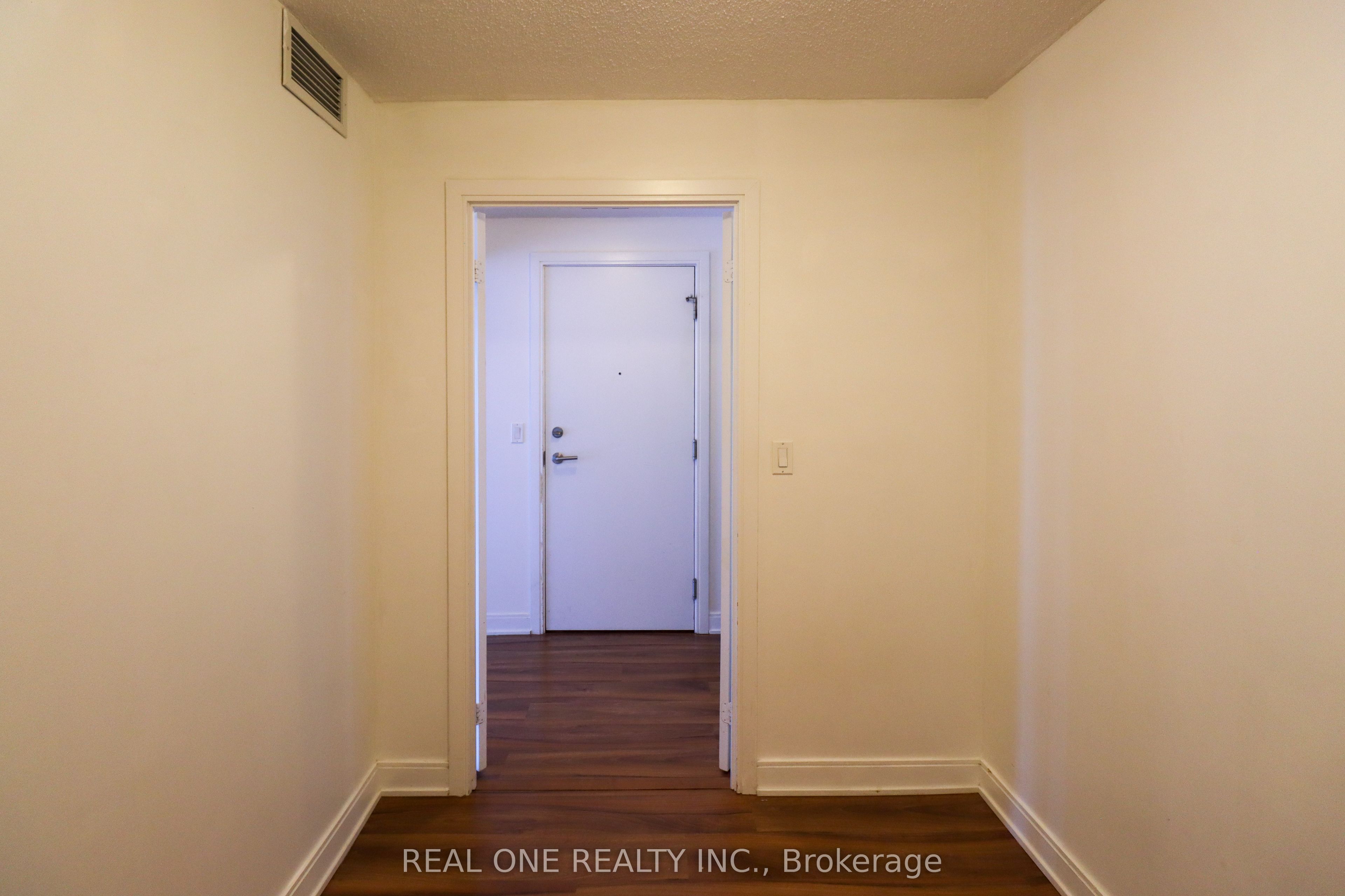 330 Burnhamthorpe Road W 801 Property Photo 18