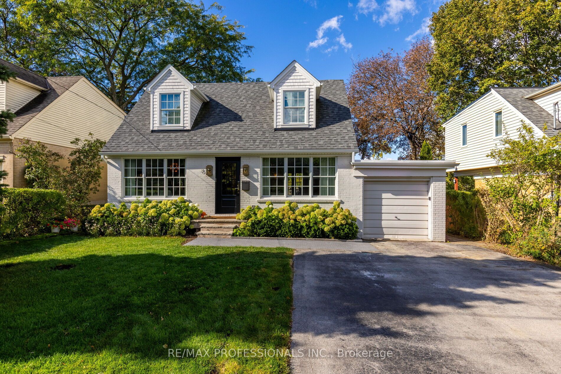8 Glenn Murray Drive Property Photo 3