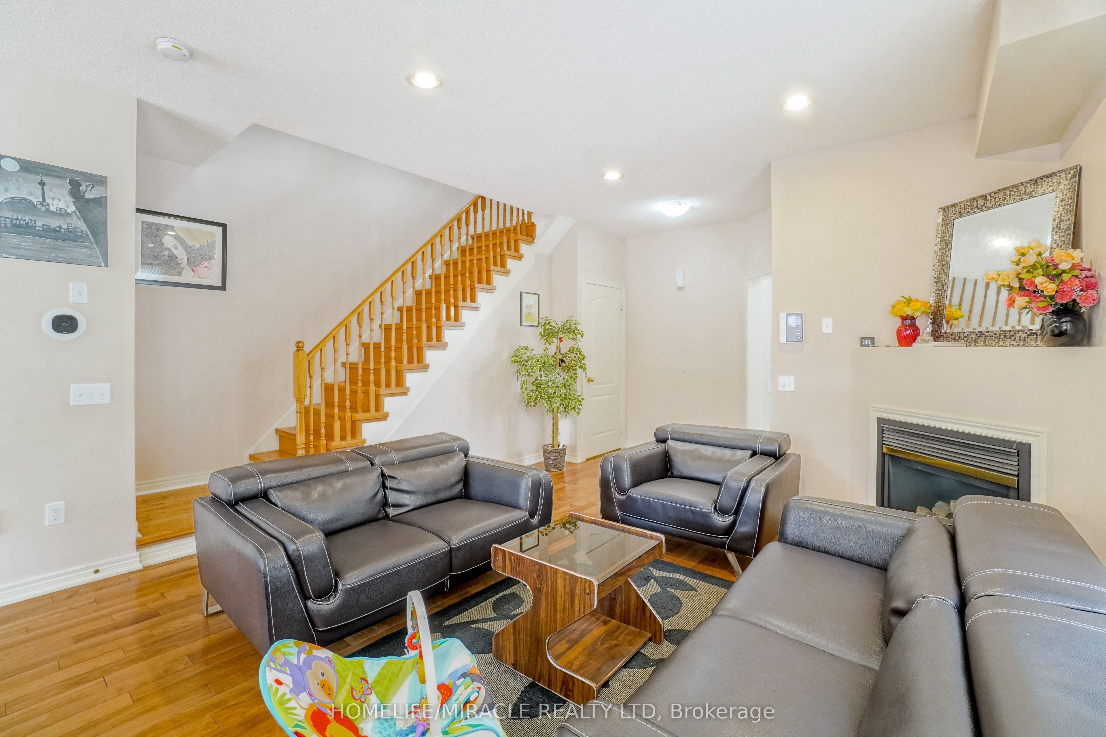 824 Khan Crescent Property Photo 7