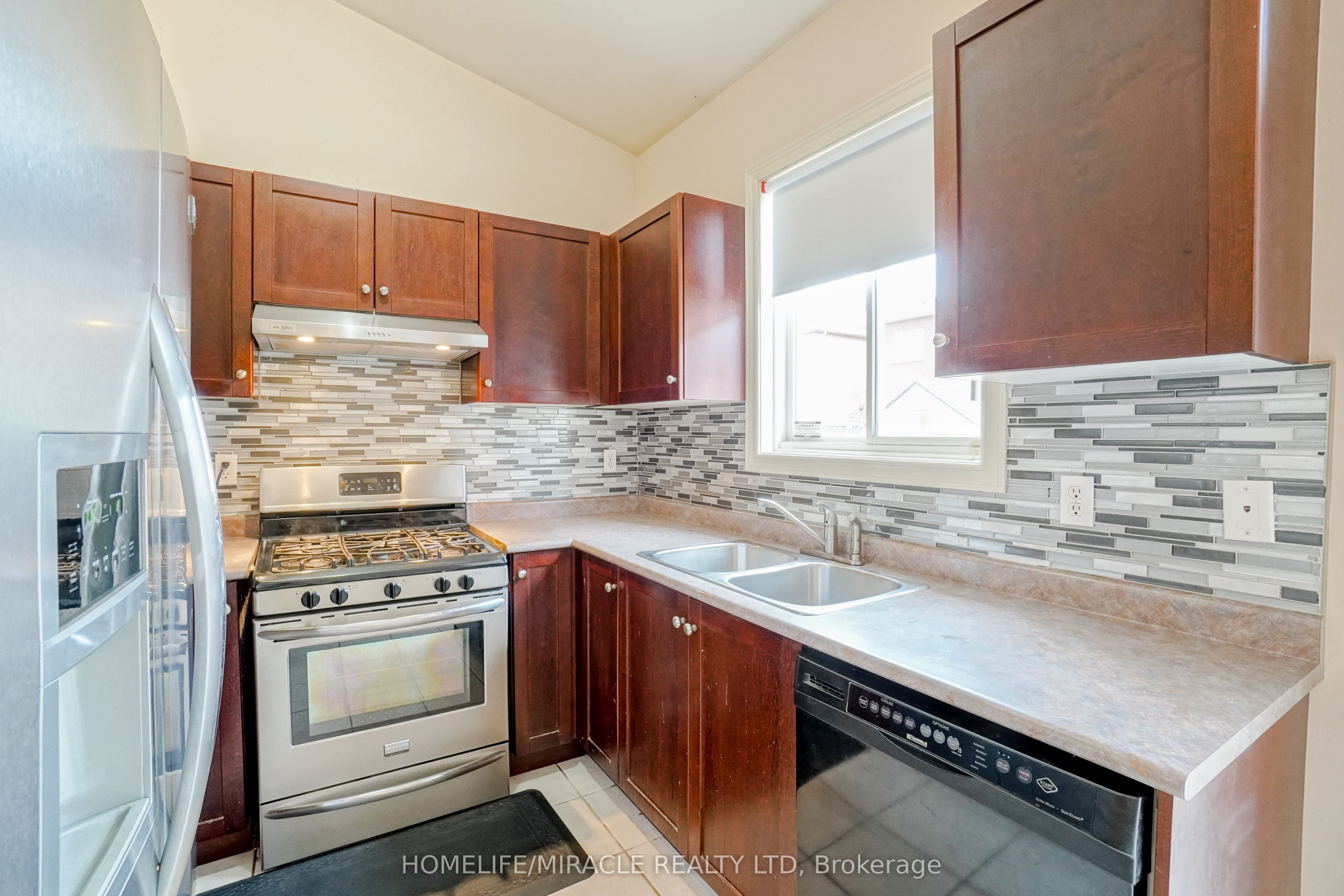 824 Khan Crescent Property Photo 14