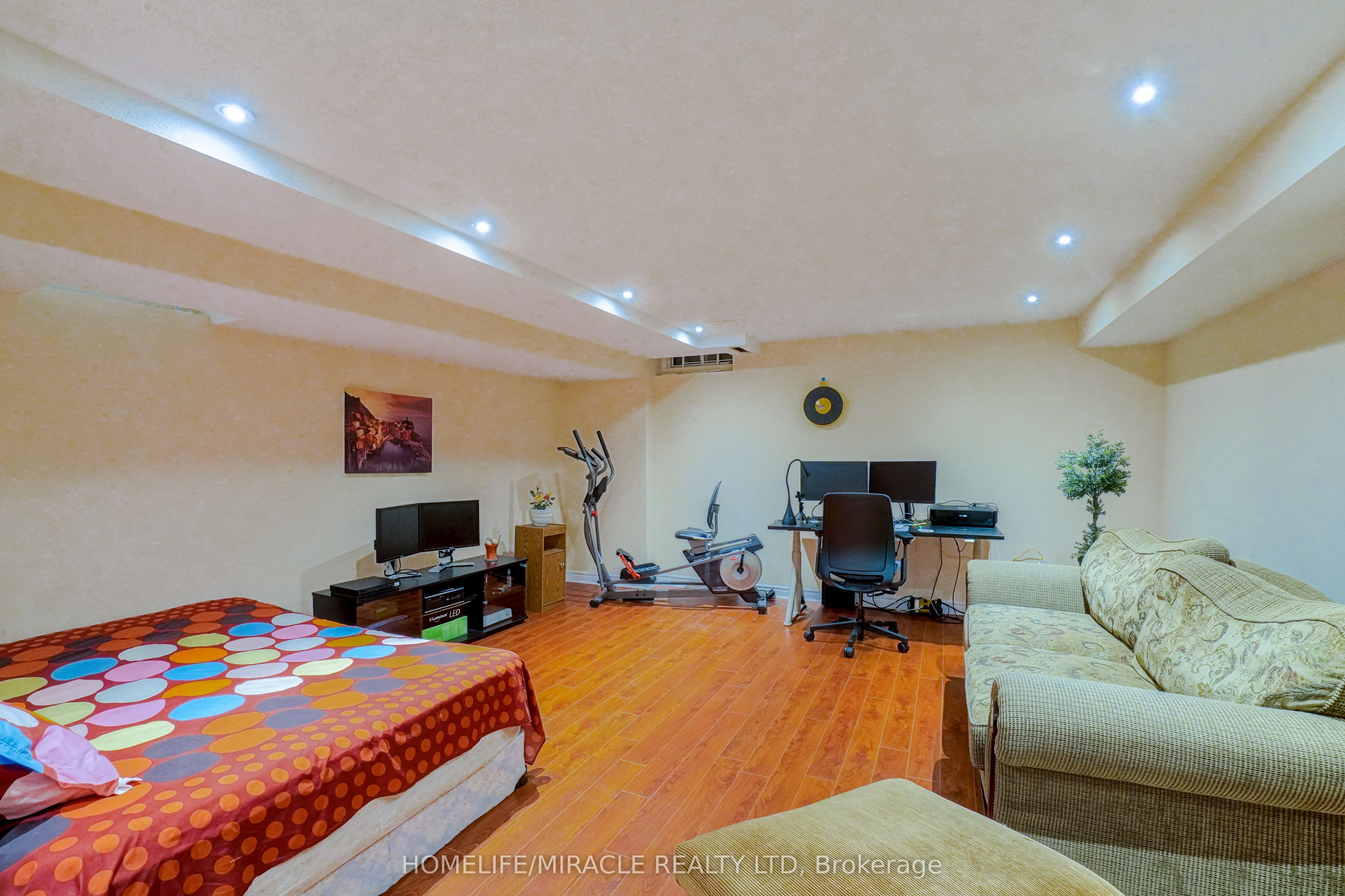 824 Khan Crescent Property Photo 29