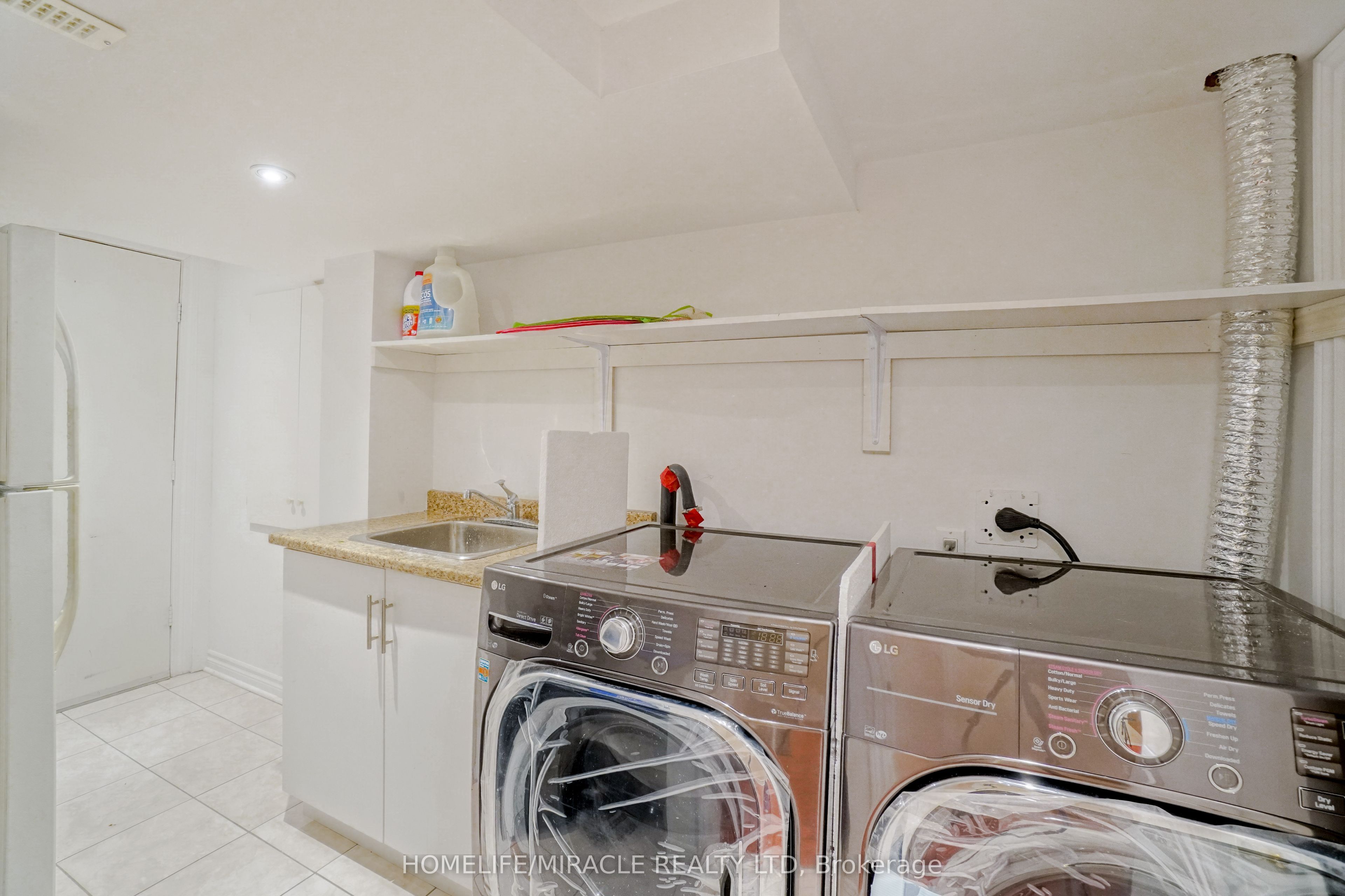 824 Khan Crescent Property Photo 31