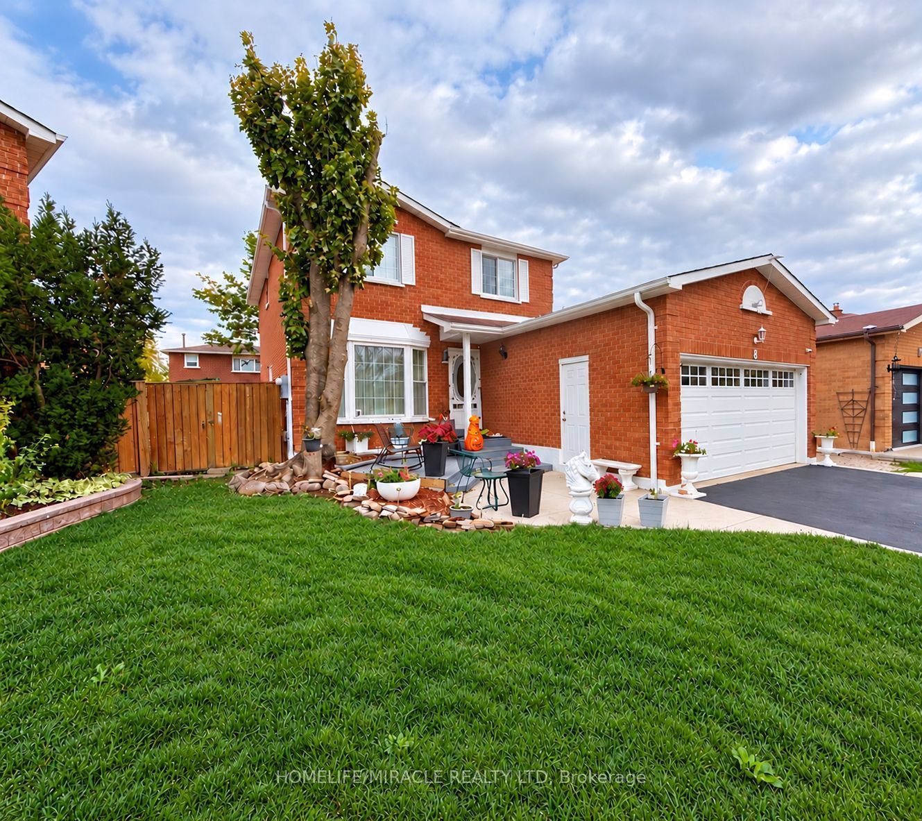 8 Willowcrest Court Property Photo 4