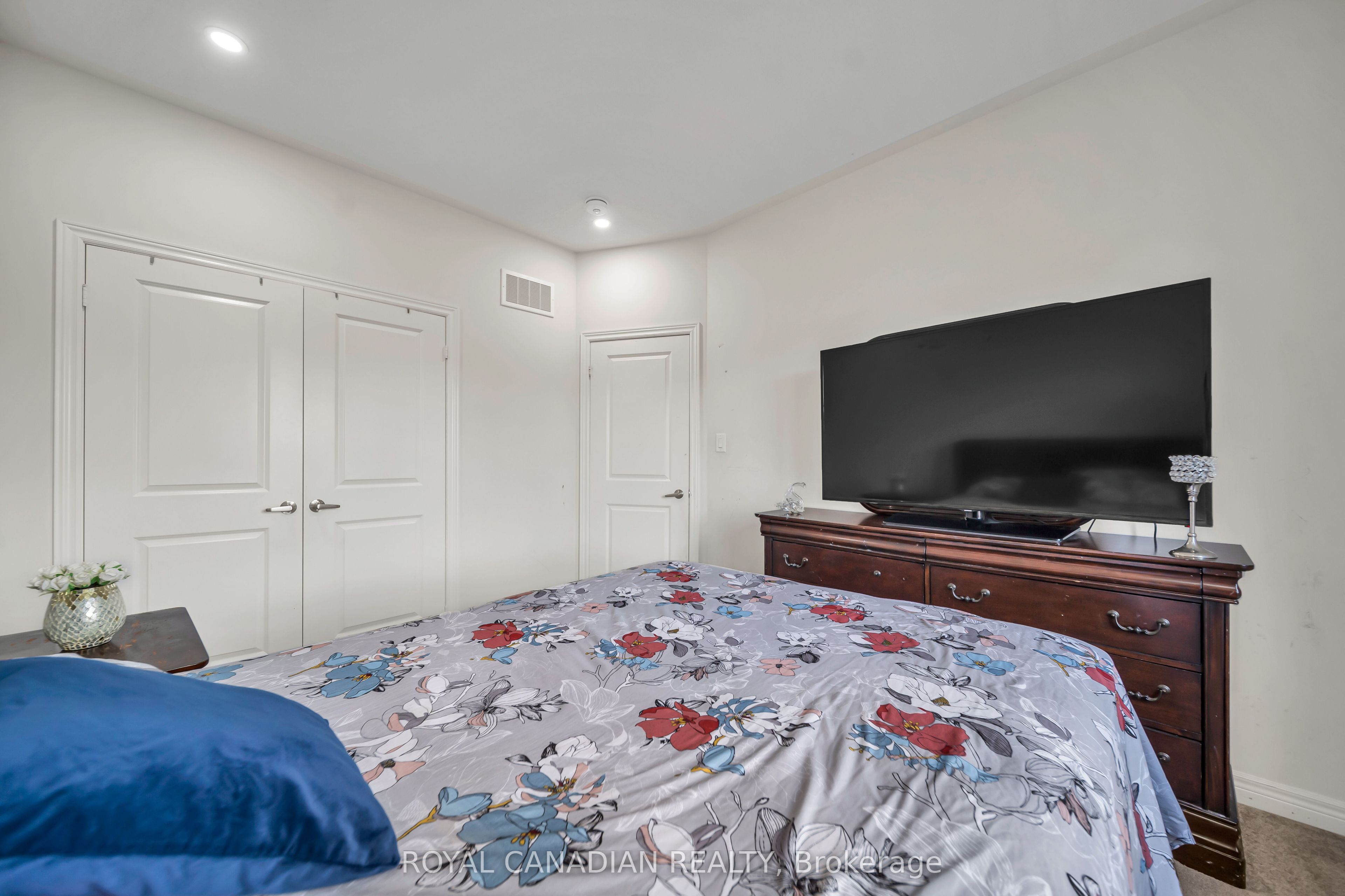 33 Bachelor Street Property Photo 36