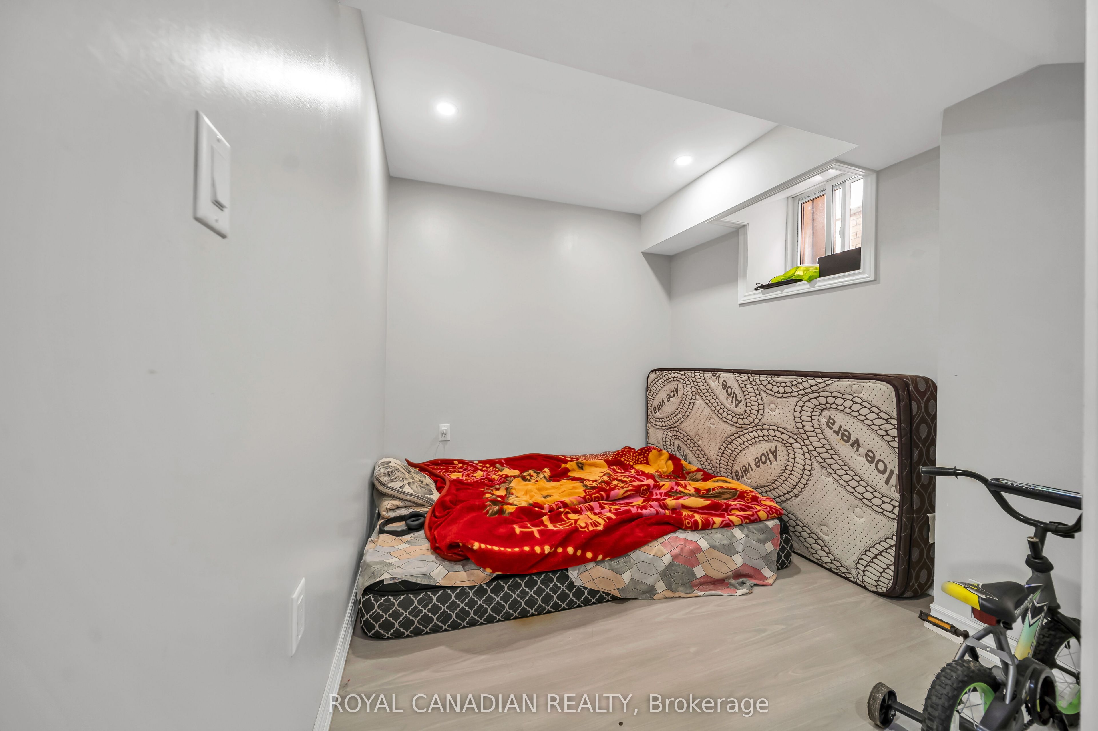 33 Bachelor Street Property Photo 44