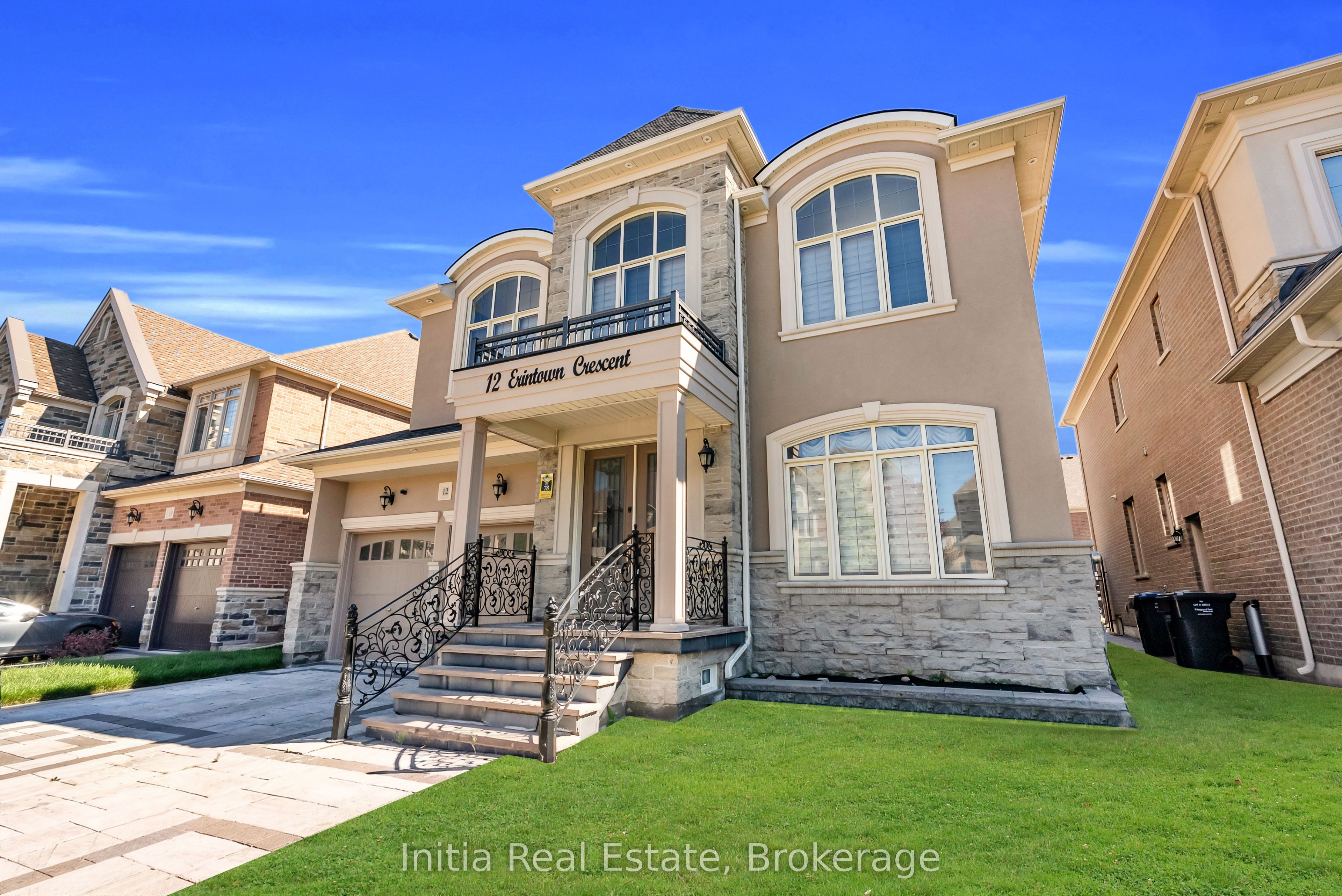 12 Erintown Crescent S Property Photo 1