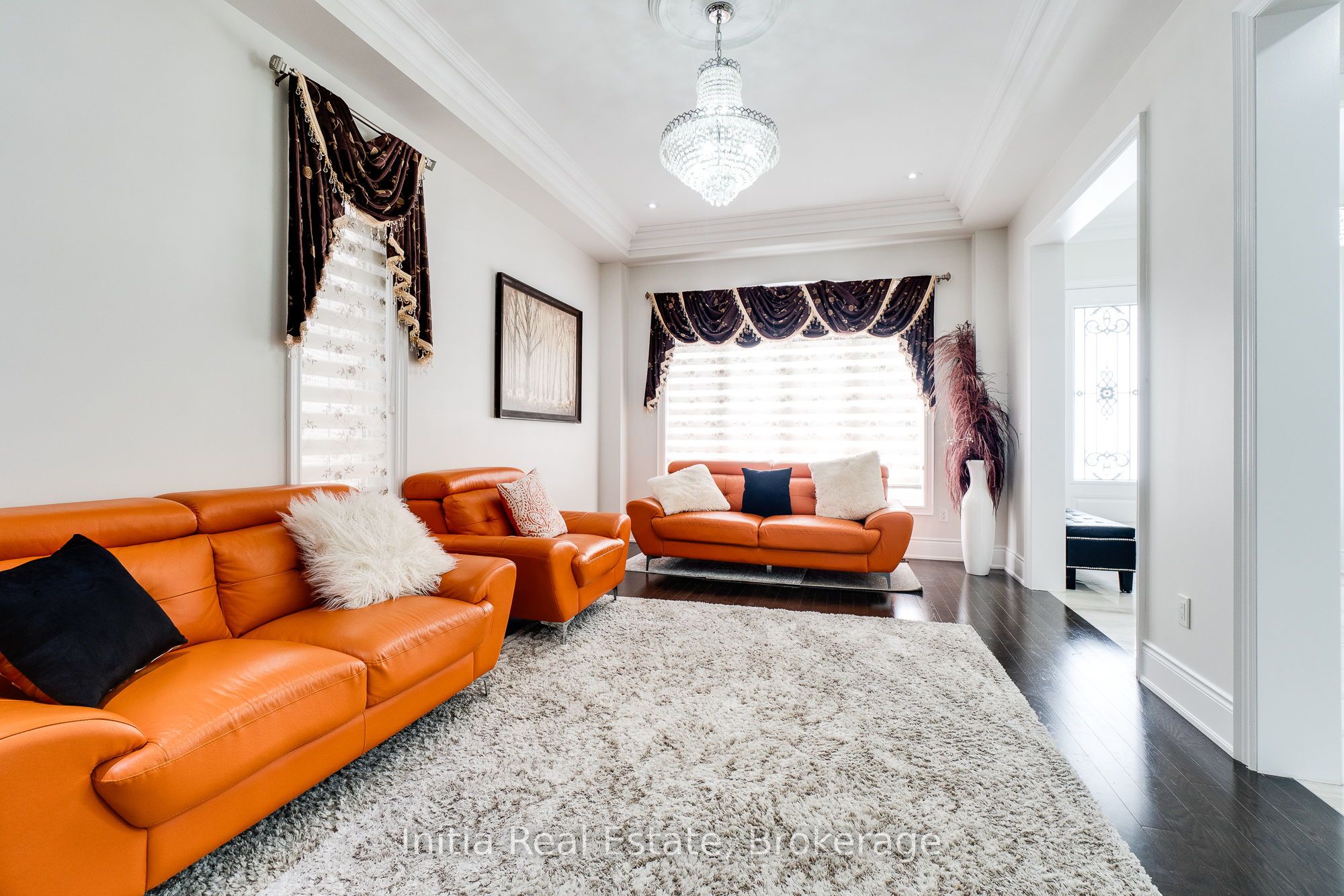 12 Erintown Crescent S Property Photo 6