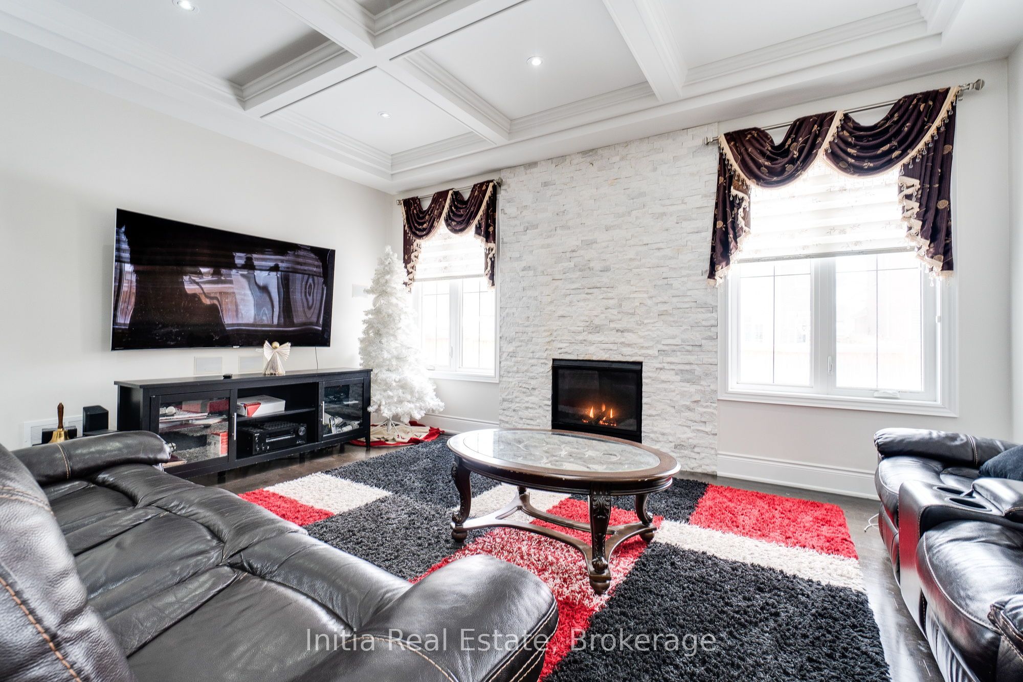 12 Erintown Crescent S Property Photo 7