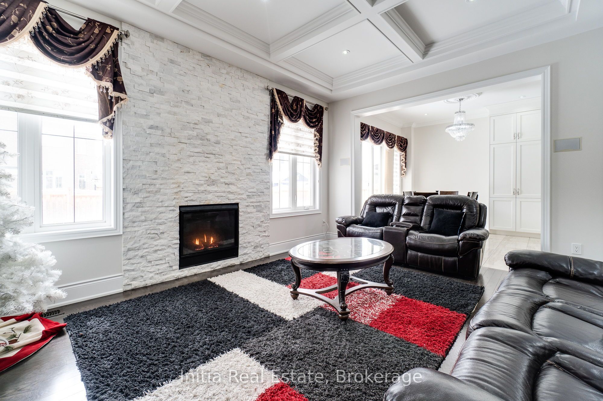 12 Erintown Crescent S Property Photo 8
