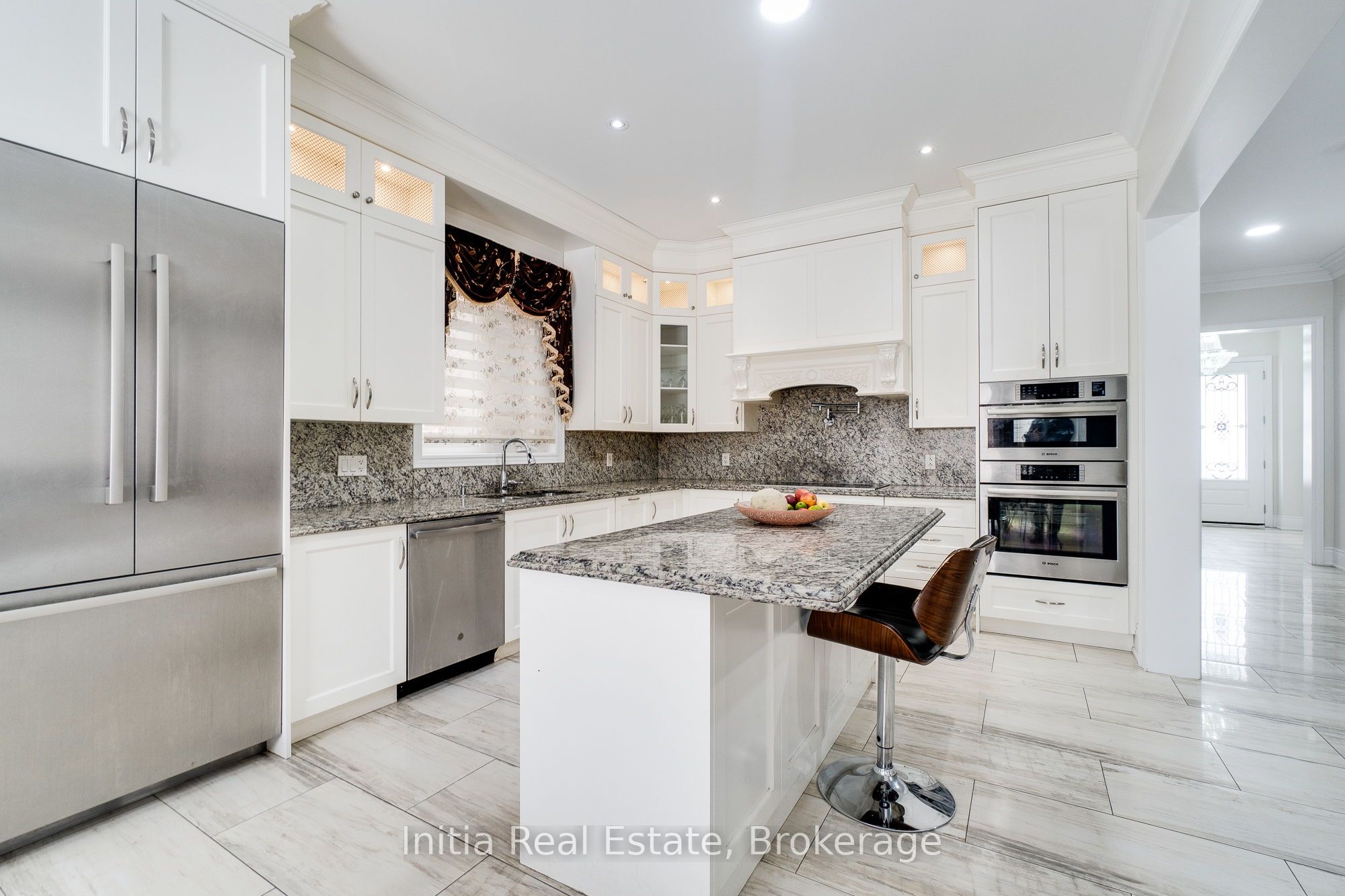 12 Erintown Crescent S Property Photo 10