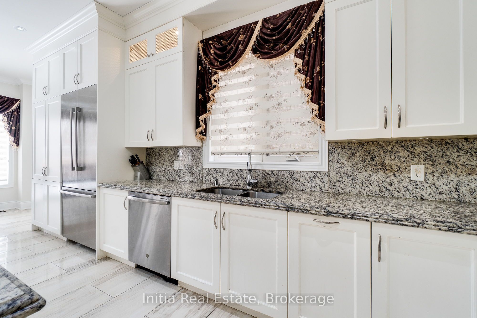 12 Erintown Crescent S Property Photo 11