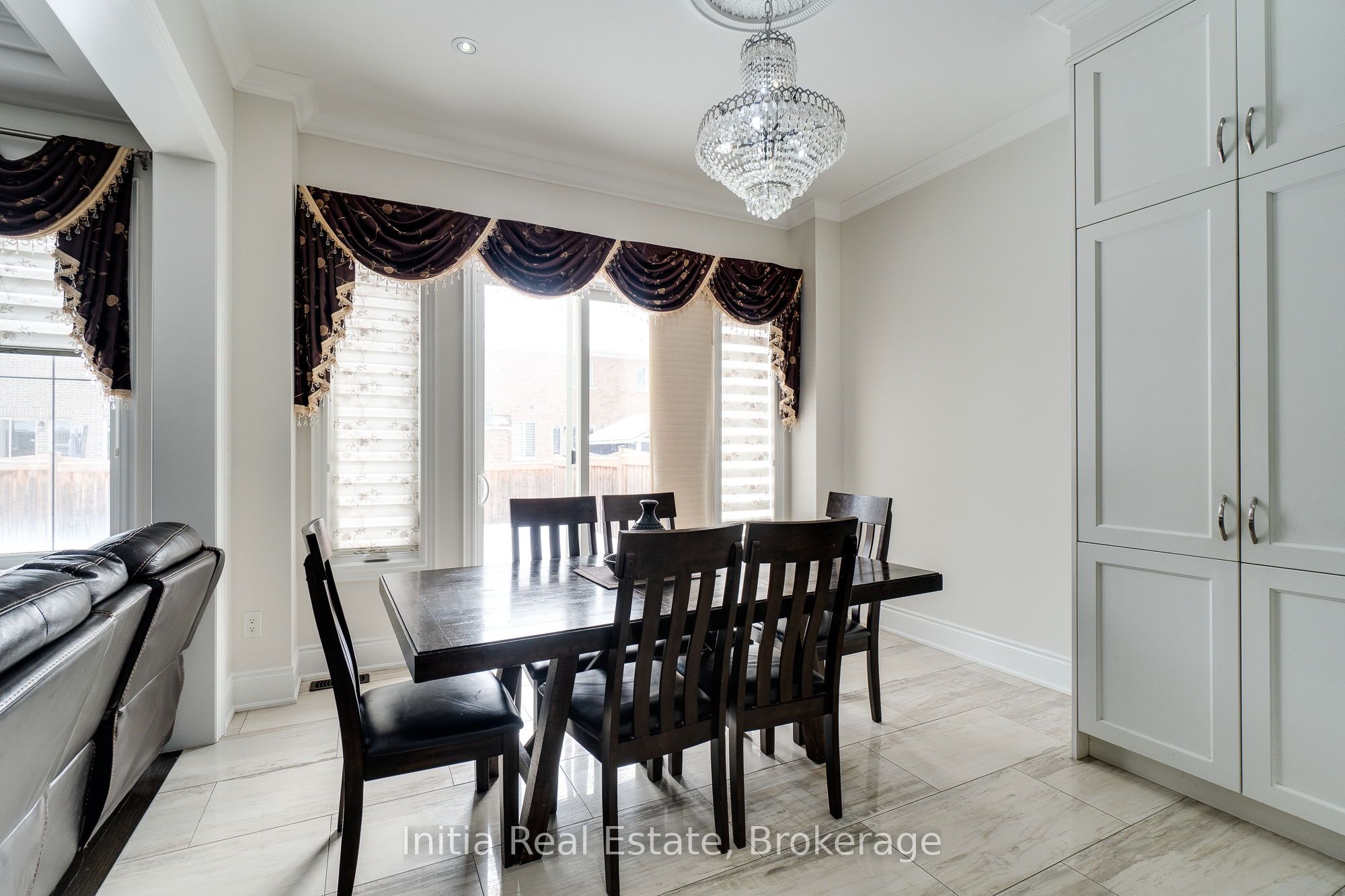 12 Erintown Crescent S Property Photo 12