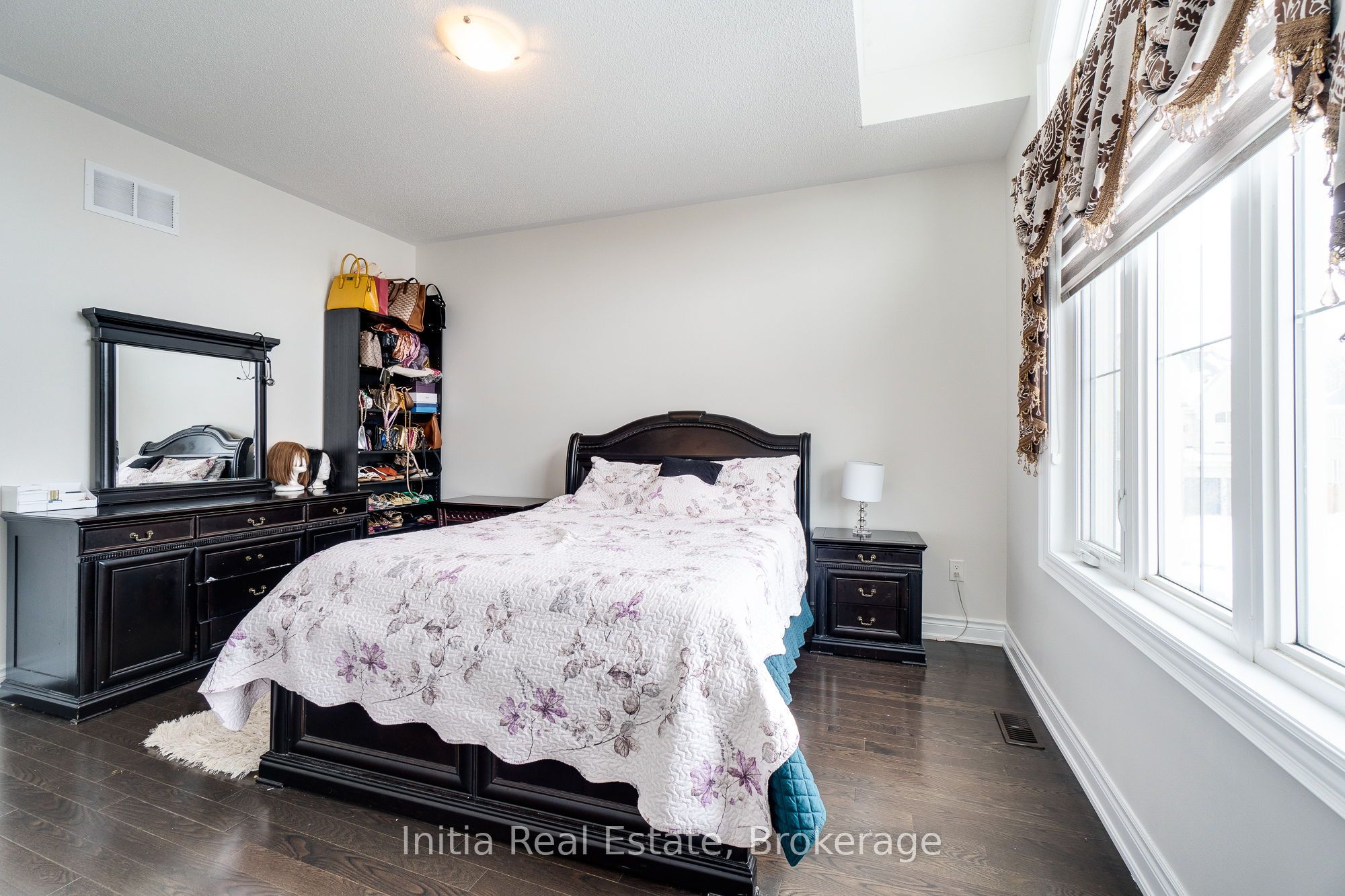 12 Erintown Crescent S Property Photo 29