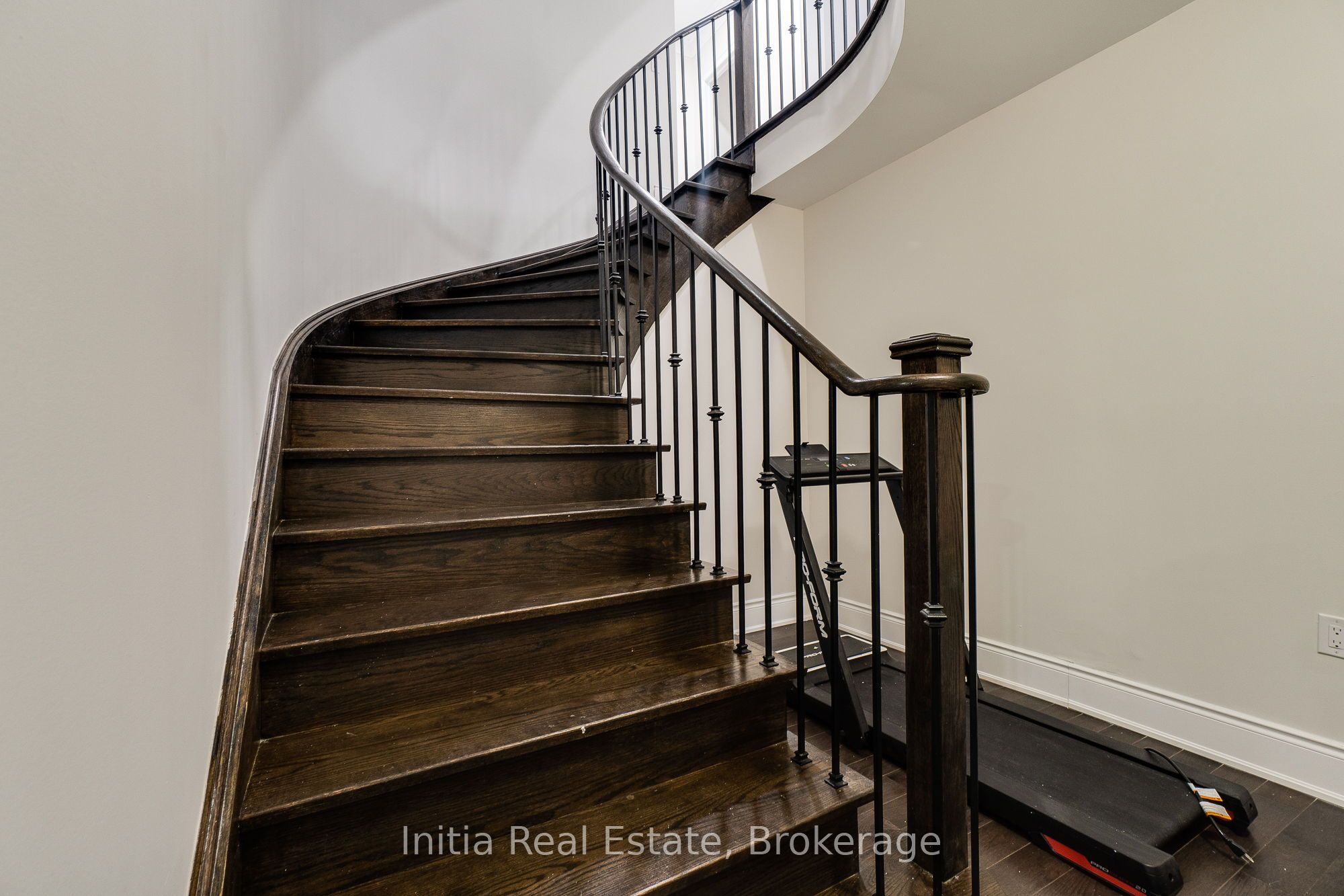 12 Erintown Crescent S Property Photo 31