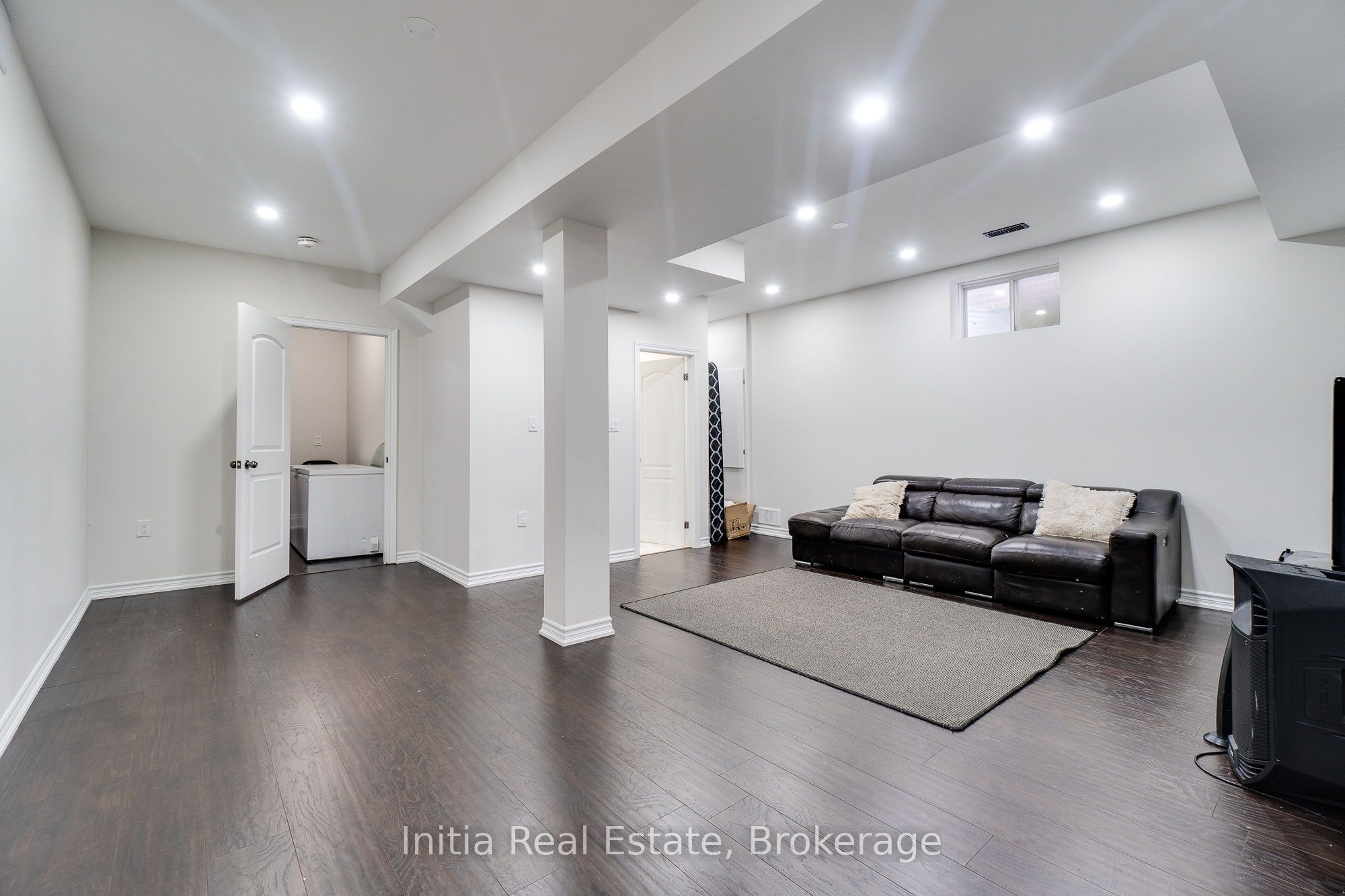12 Erintown Crescent S Property Photo 32