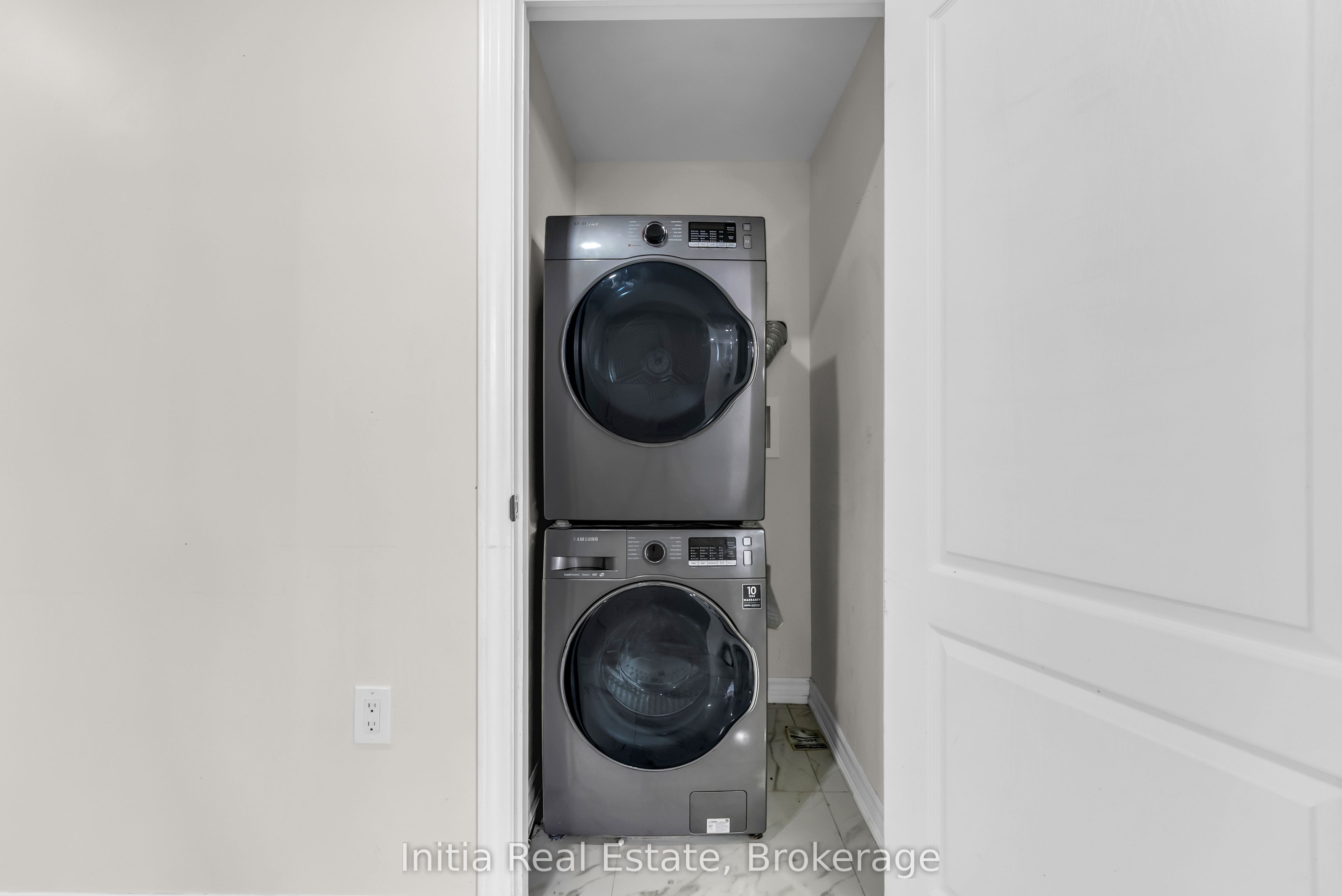 12 Erintown Crescent S Property Photo 37