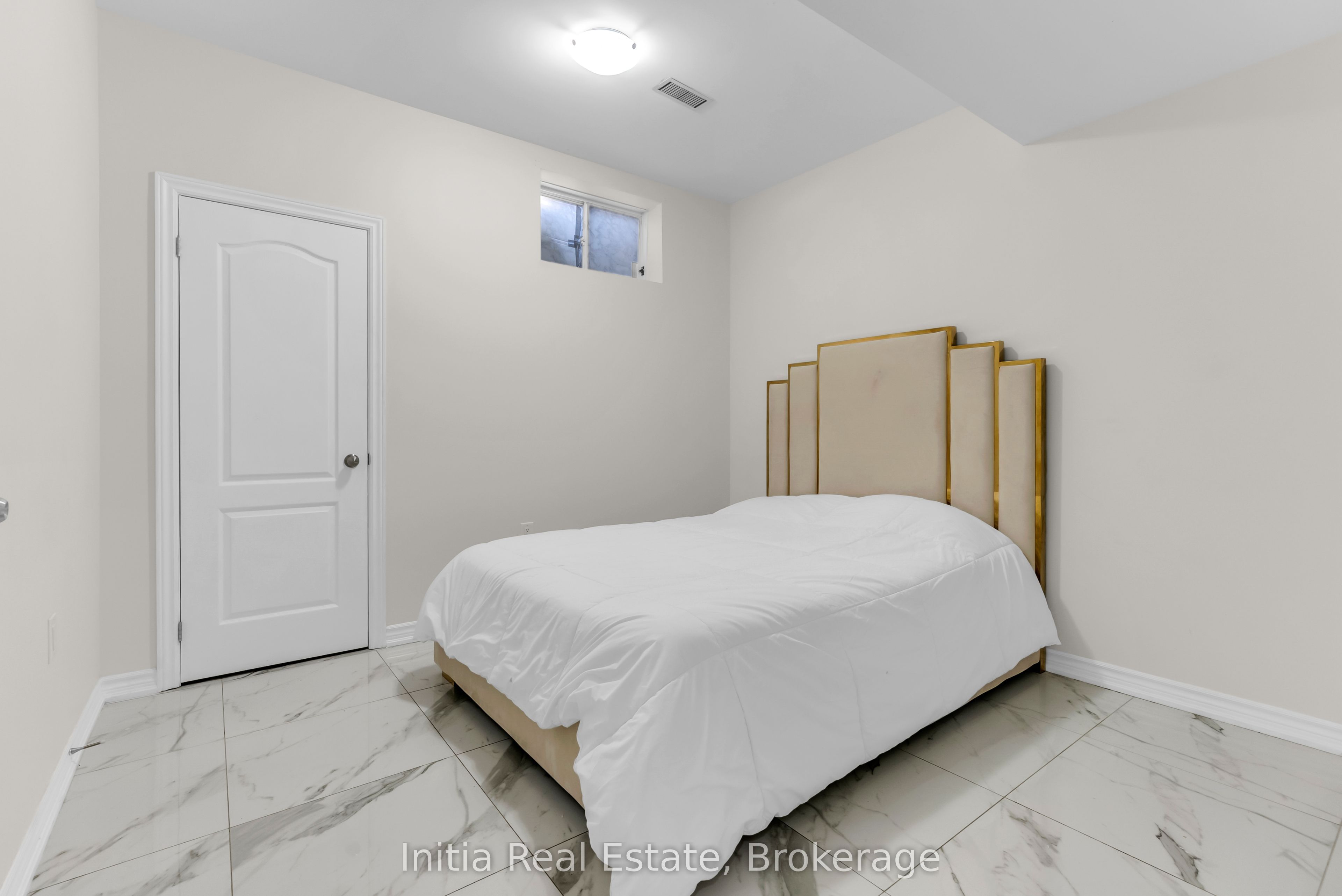12 Erintown Crescent S Property Photo 40