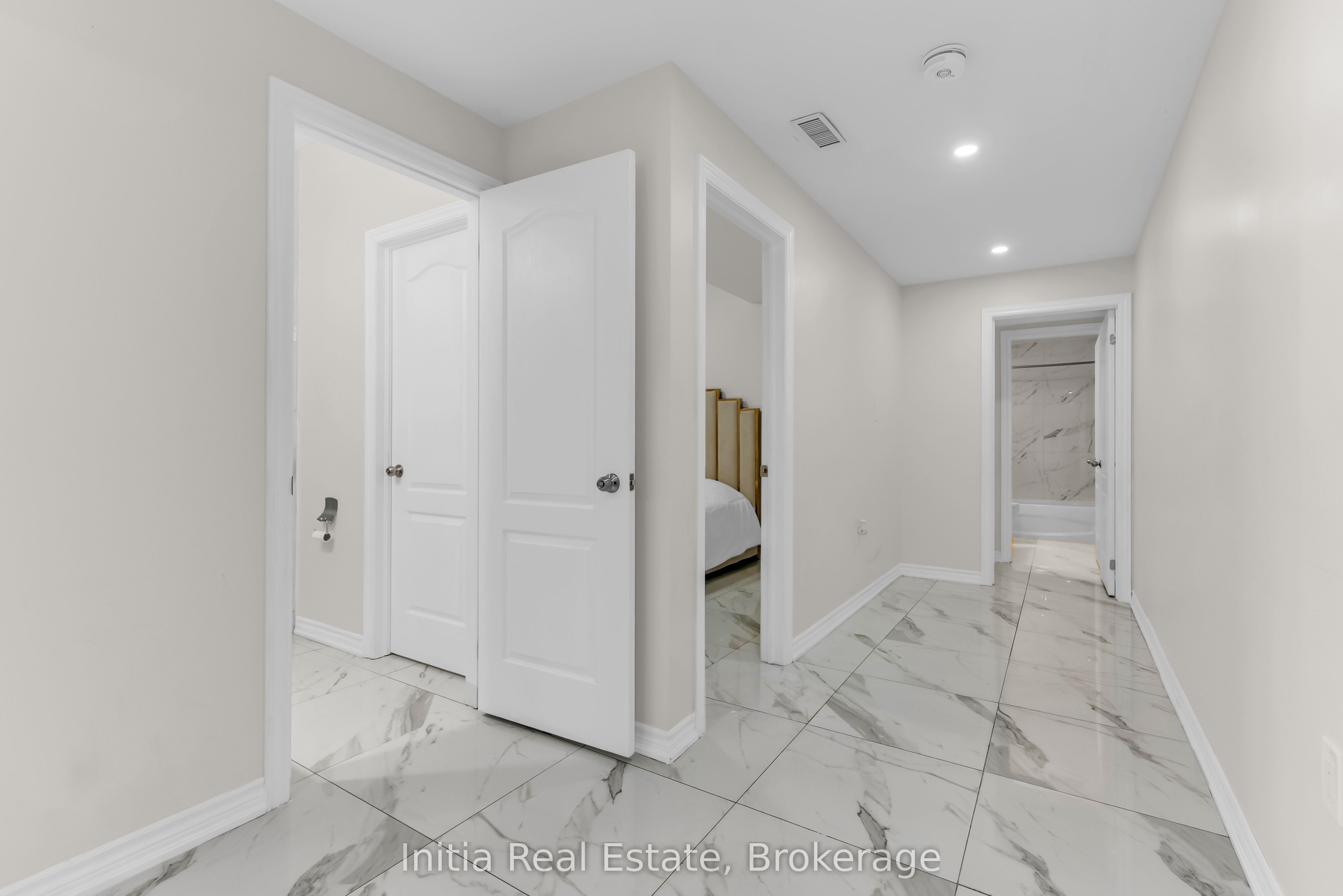 12 Erintown Crescent S Property Photo 41