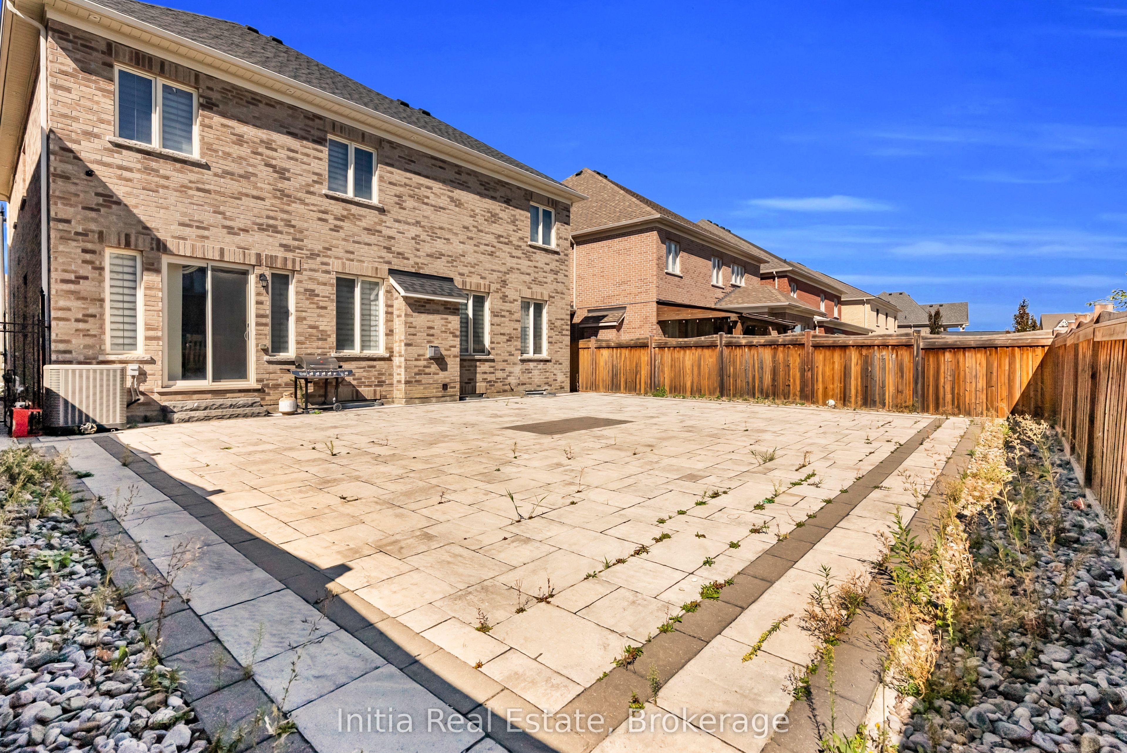12 Erintown Crescent S Property Photo 43