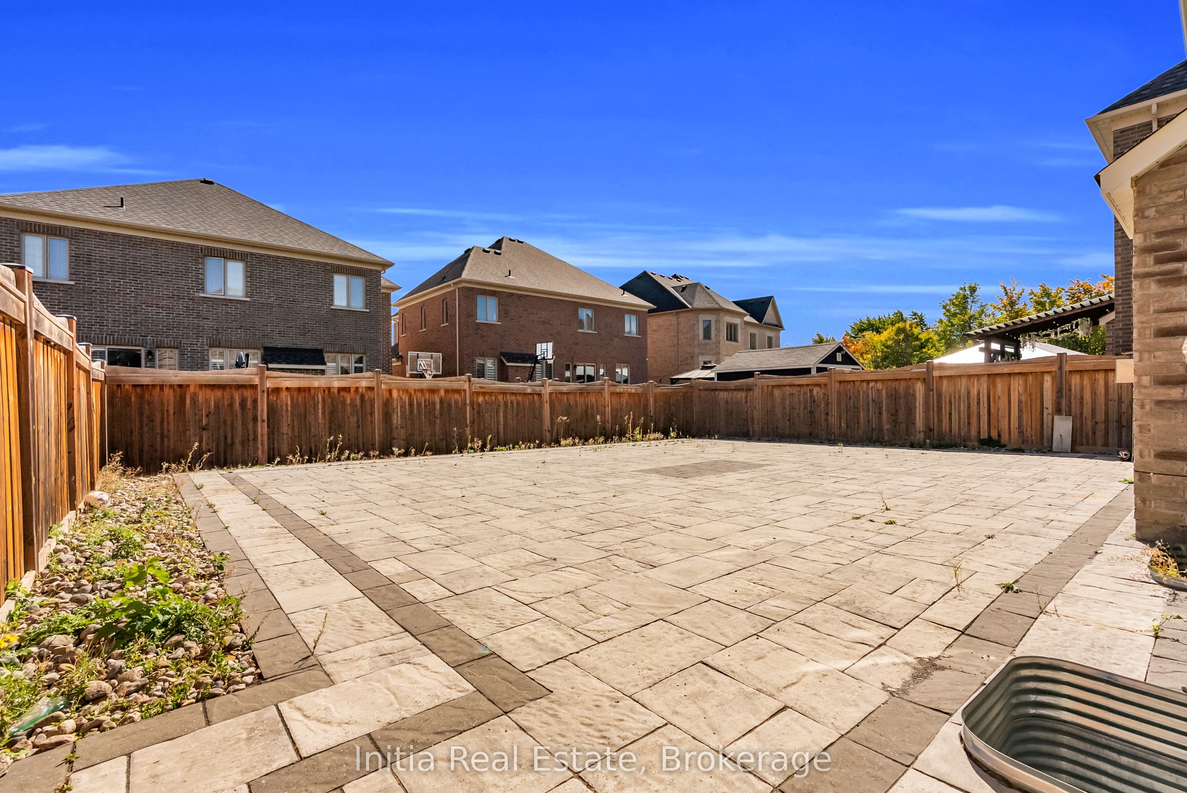 12 Erintown Crescent S Property Photo 44