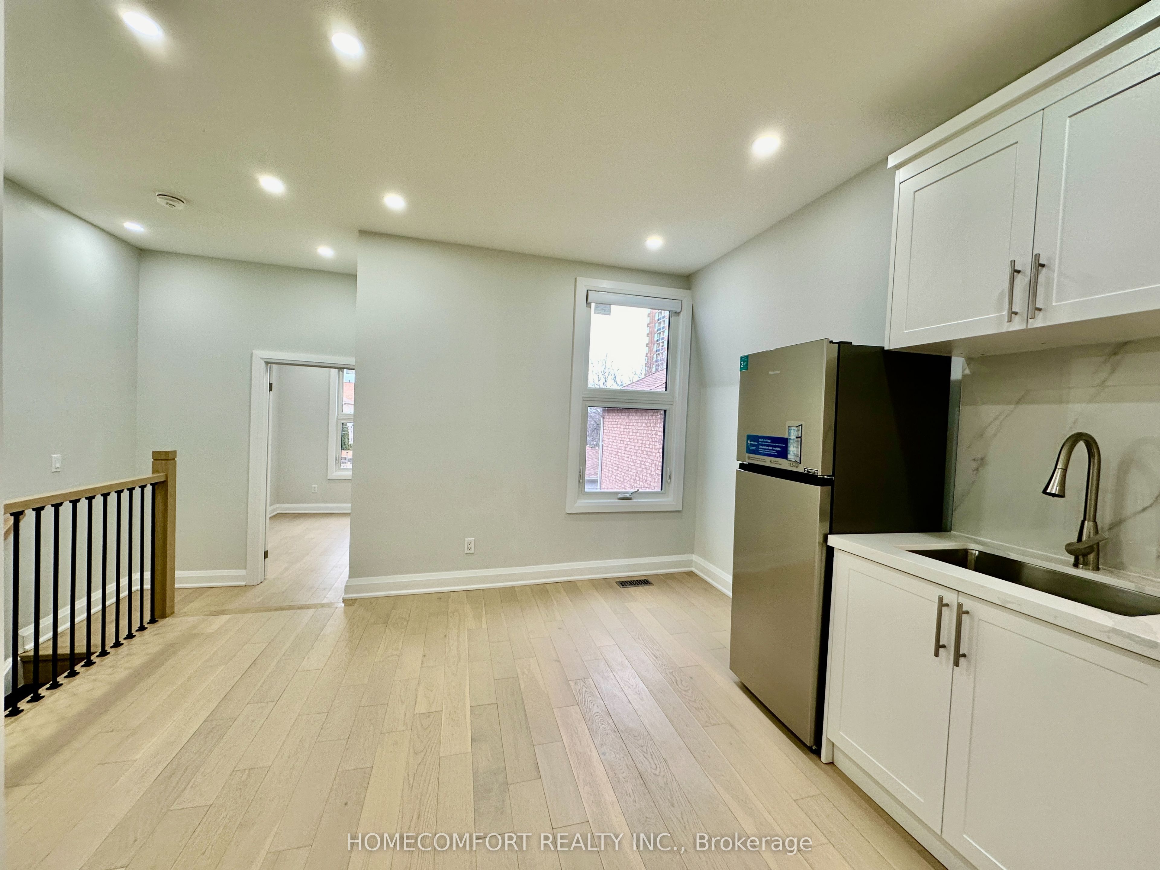 211 Osler Street Upper Property Photo 3