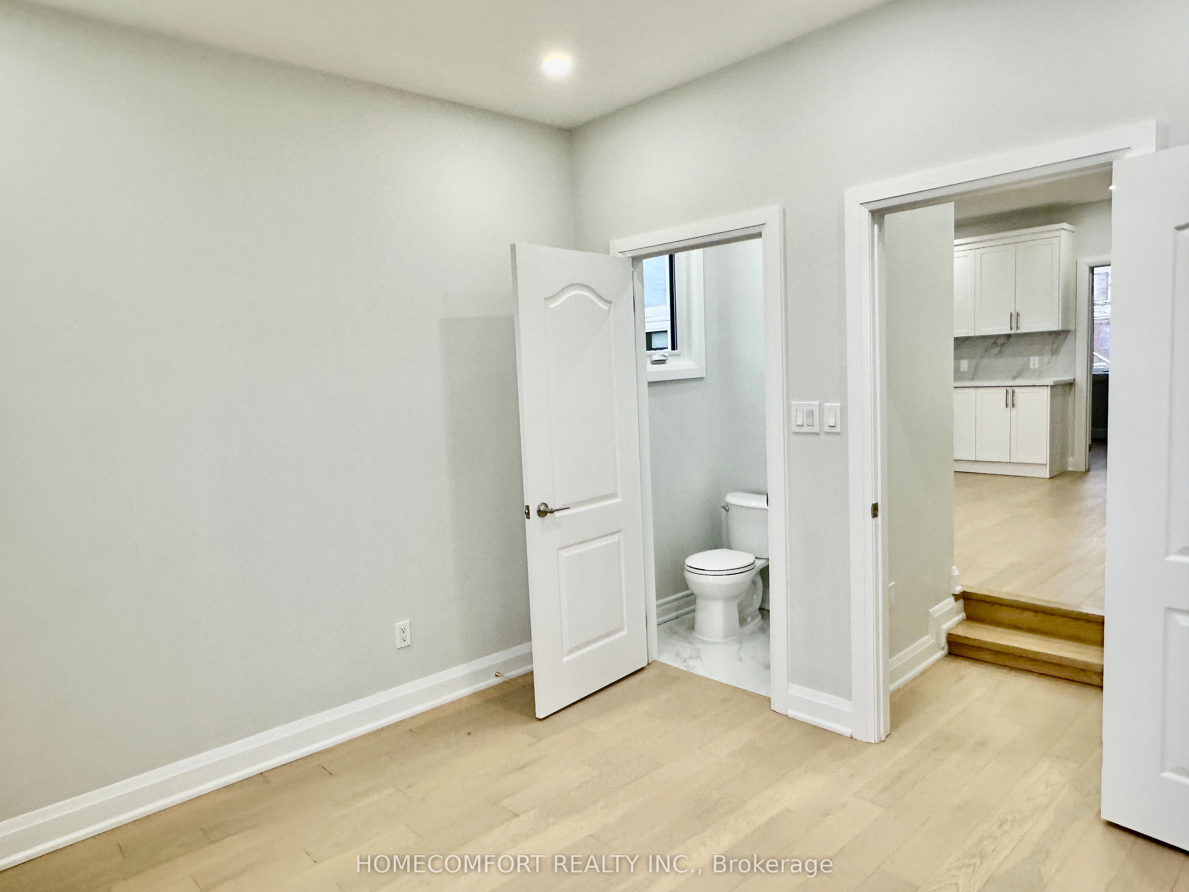 211 Osler Street Upper Property Photo 17
