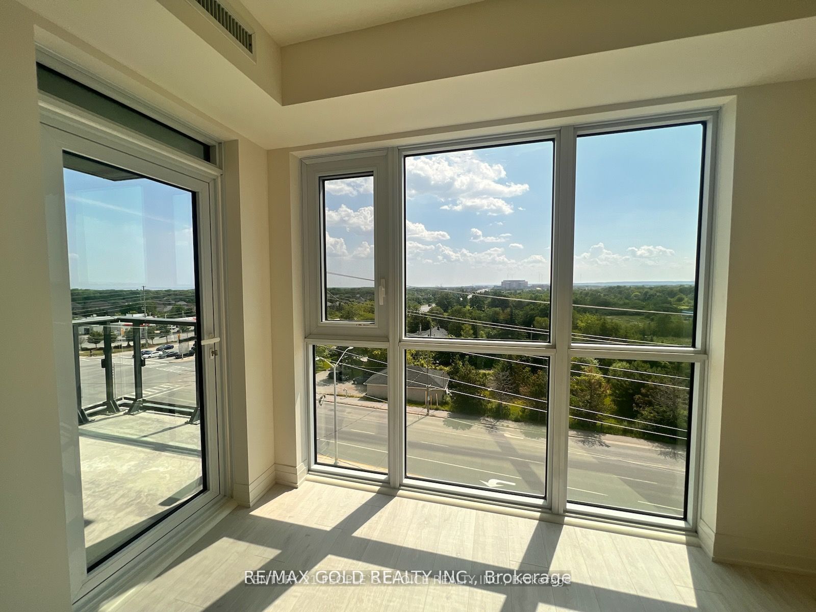 509 Dundas Street W 502 Property Photo 11