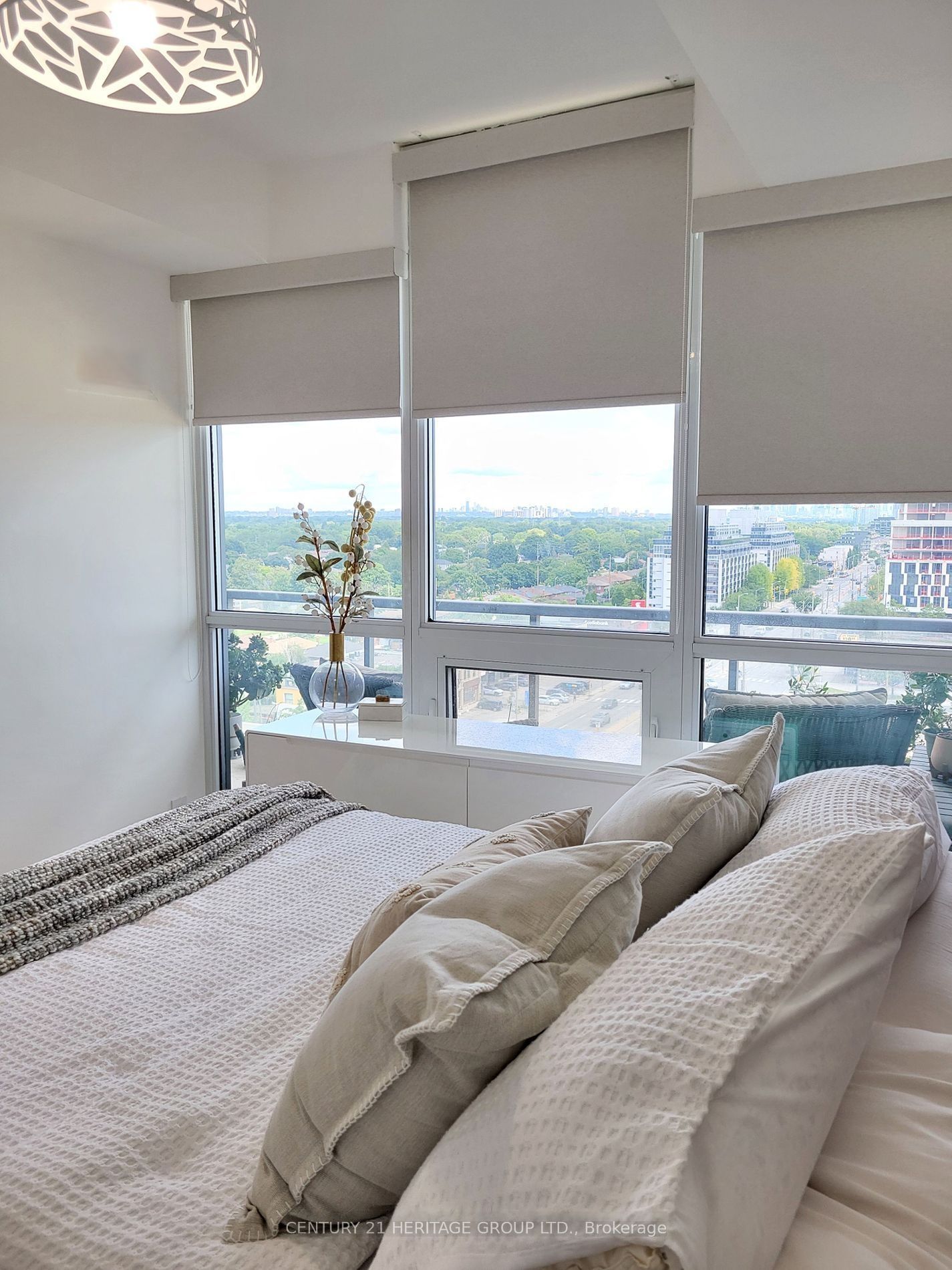 1185 The Queensway Avenue 1017 Property Photo 12