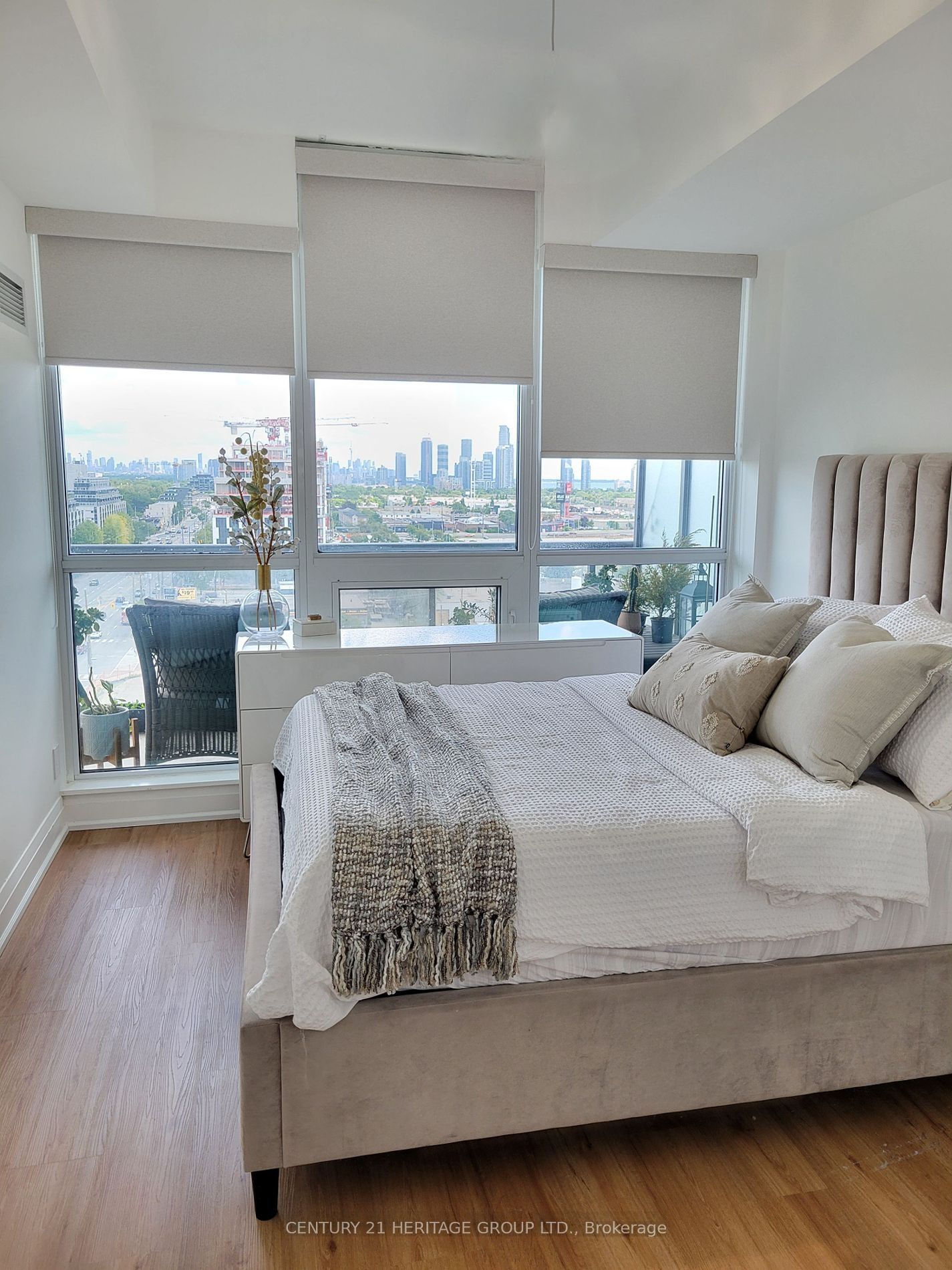 1185 The Queensway Avenue 1017 Property Photo 16