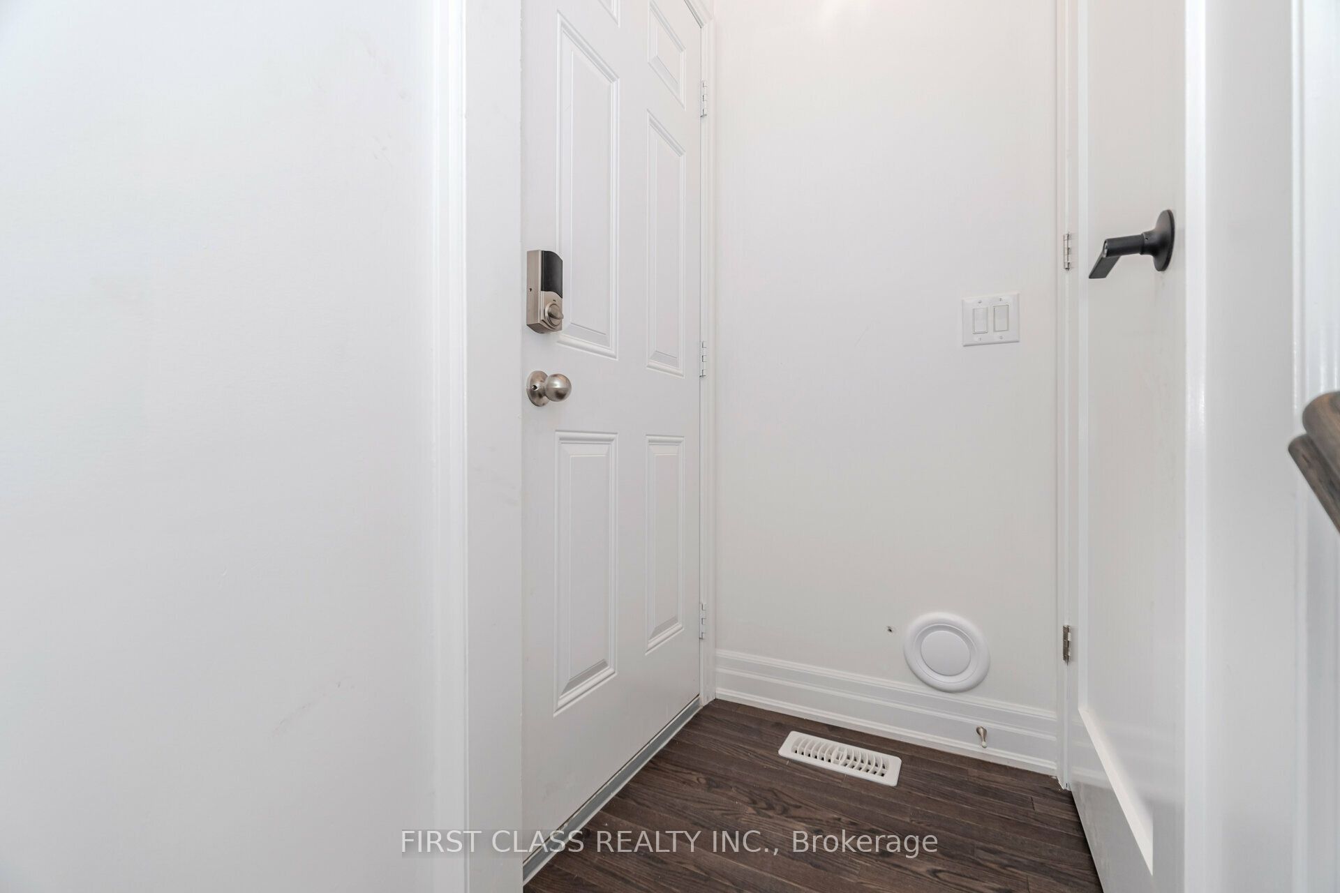 146 Rising Hill Ridge W Property Photo 3