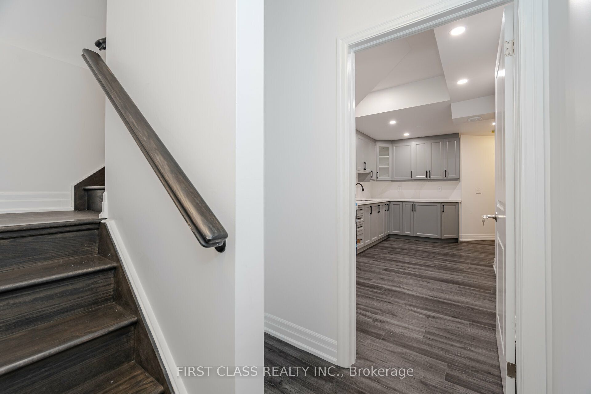 146 Rising Hill Ridge W Property Photo 4