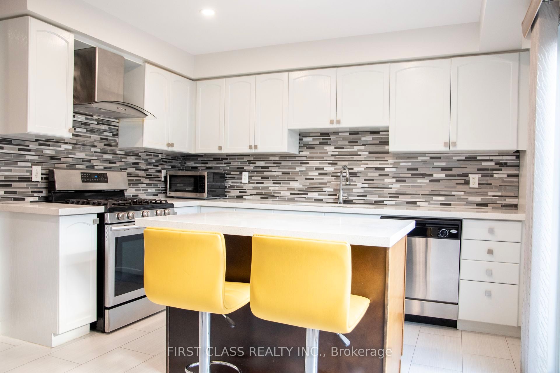 7224 Deanlee Court Property Photo 1