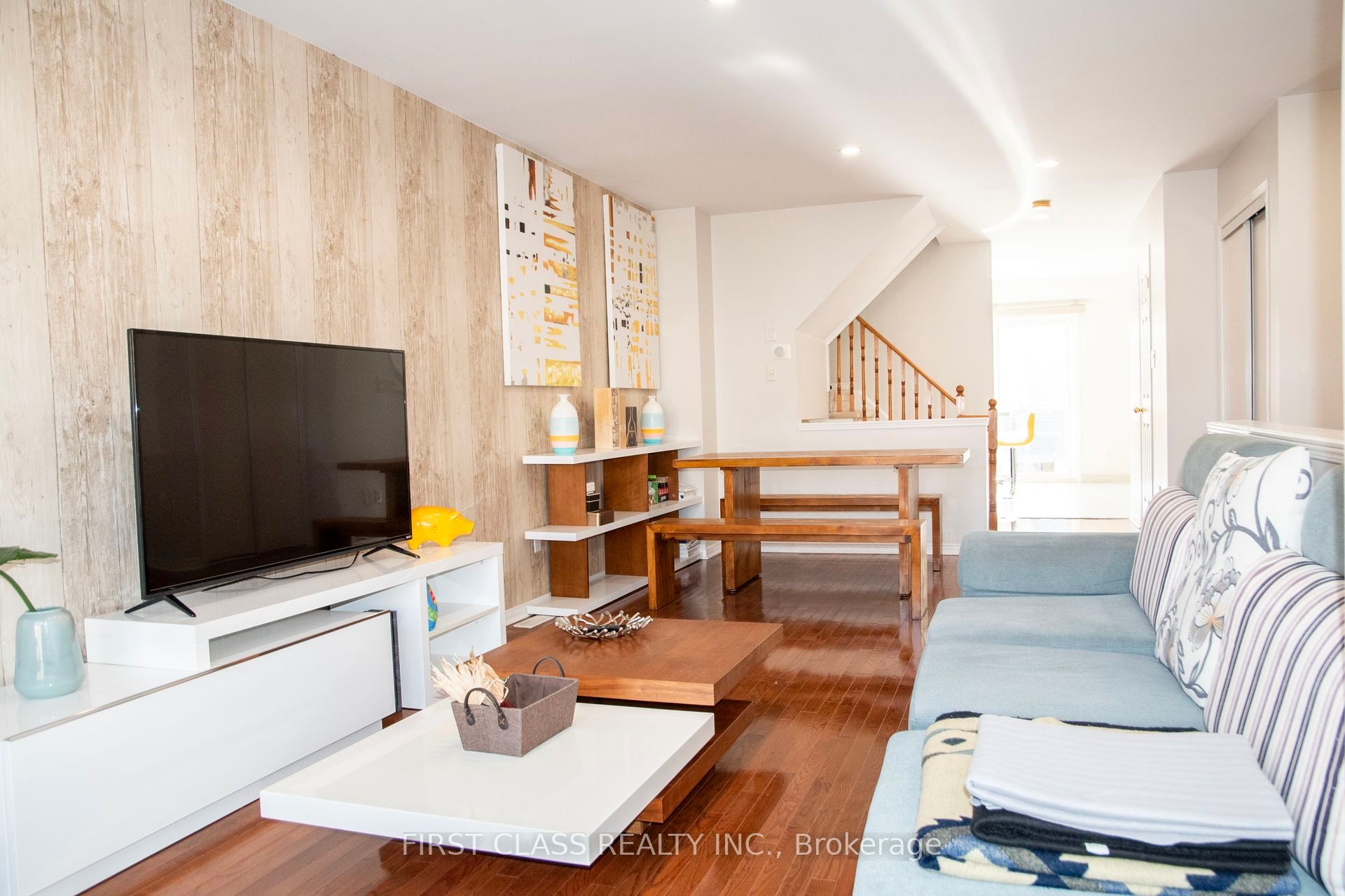 7224 Deanlee Court Property Photo 2