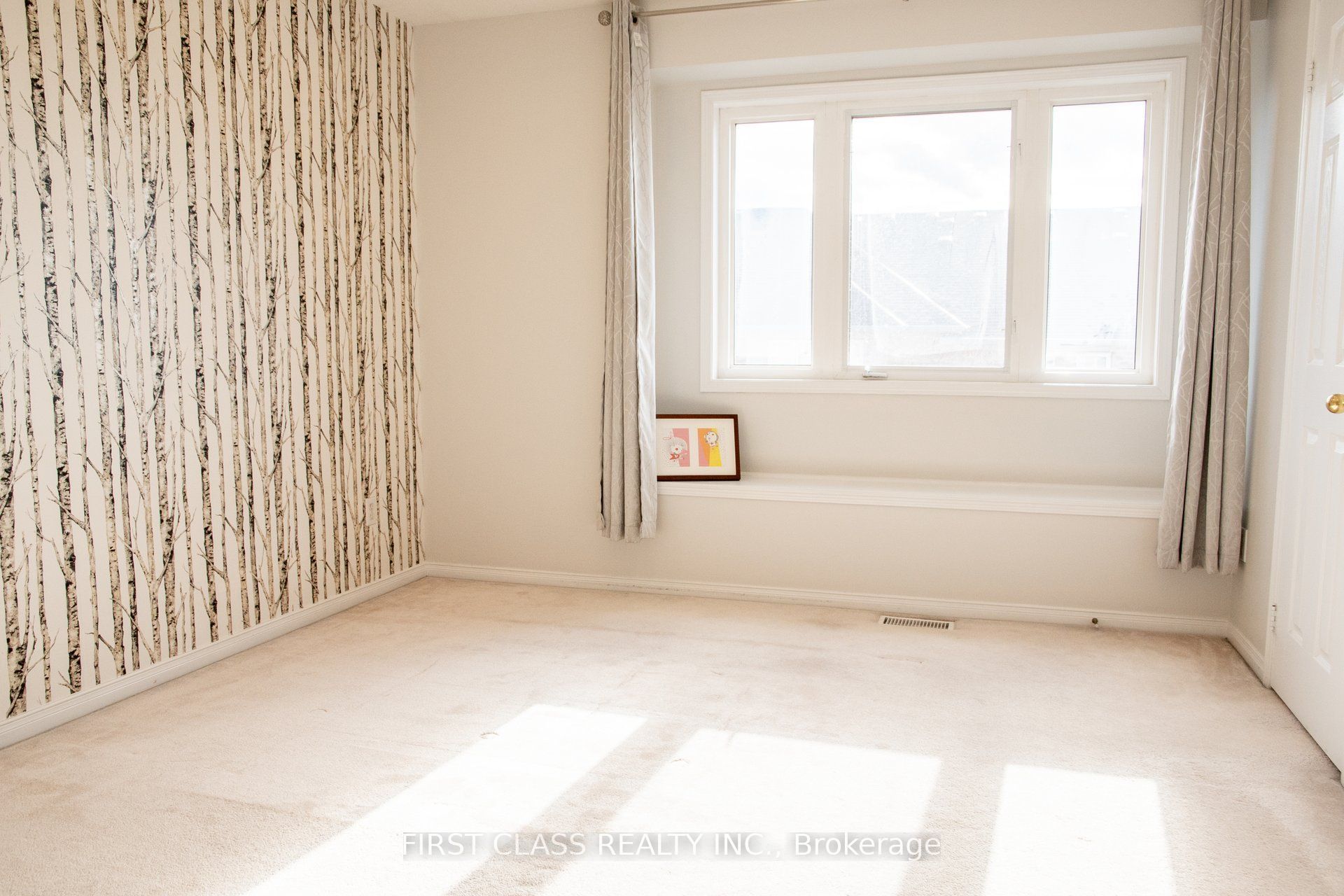 7224 Deanlee Court Property Photo 5